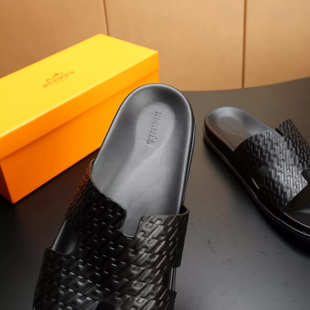 WellDesigned 2496 Hermes Slippers For Men