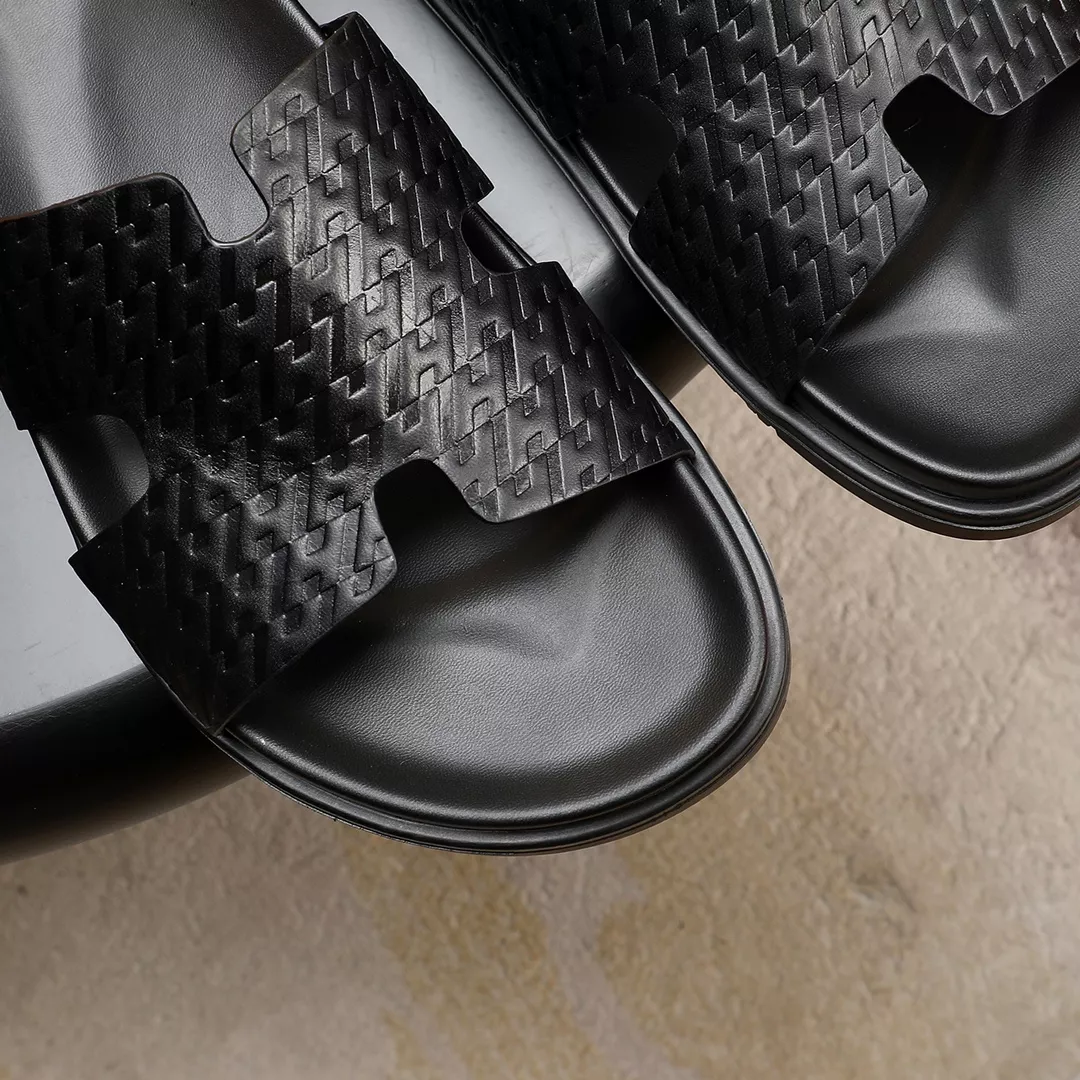 WellDesigned 2496 Hermes Slippers For Men