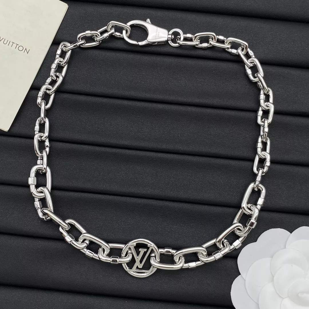 WellDesigned 2499 Louis Vuitton Necklaces