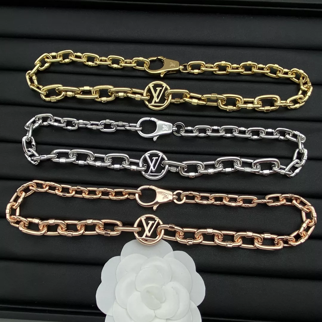 WellDesigned 2499 Louis Vuitton Necklaces