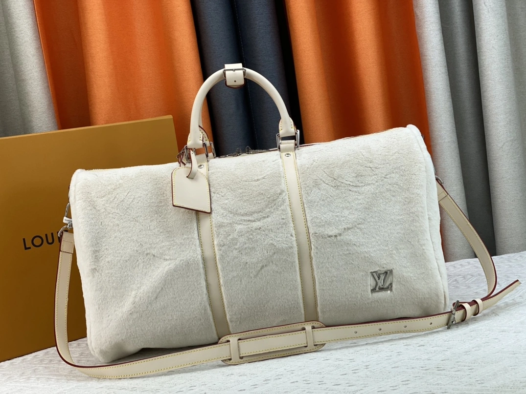 WellDesigned 2871 Louis Vuitton Travel Bags