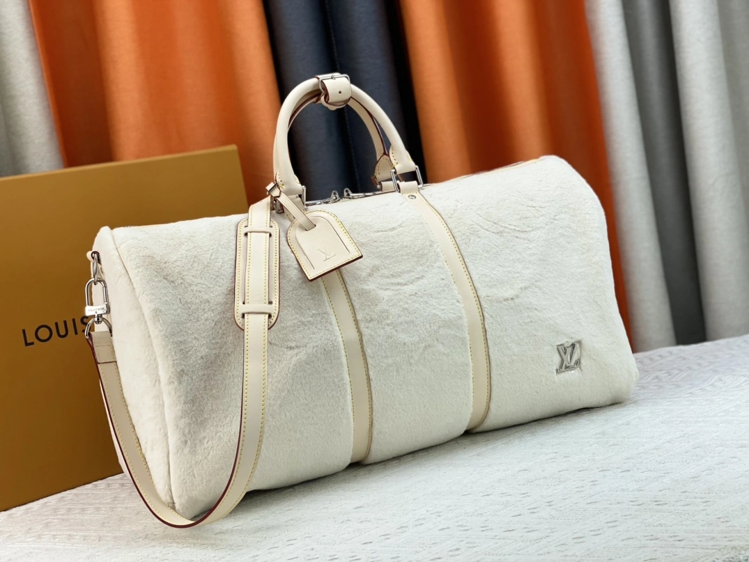 WellDesigned 2871 Louis Vuitton Travel Bags