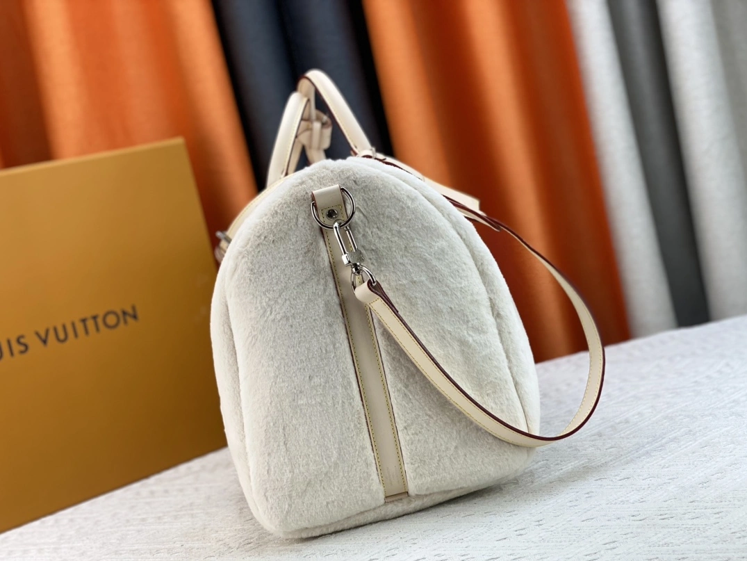 WellDesigned 2871 Louis Vuitton Travel Bags