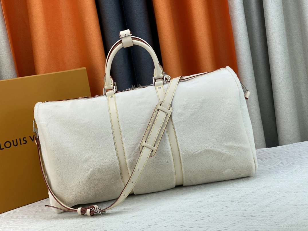 WellDesigned 2871 Louis Vuitton Travel Bags