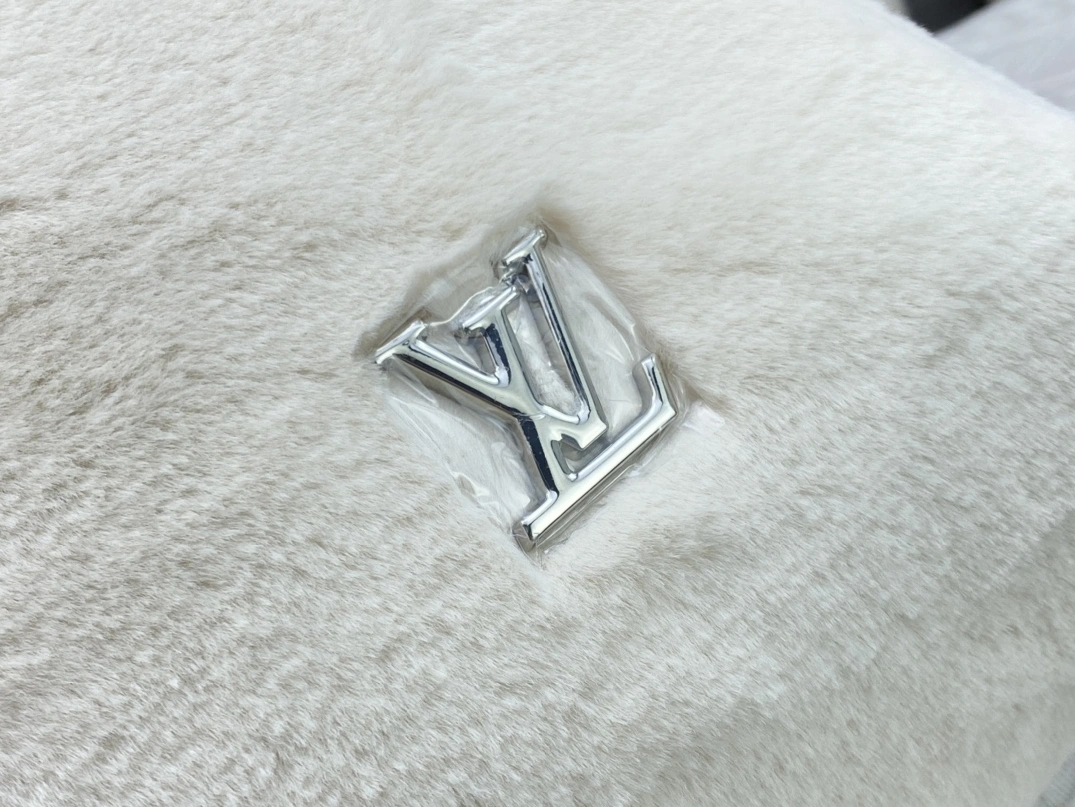 WellDesigned 2871 Louis Vuitton Travel Bags