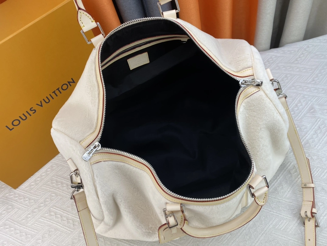 WellDesigned 2871 Louis Vuitton Travel Bags