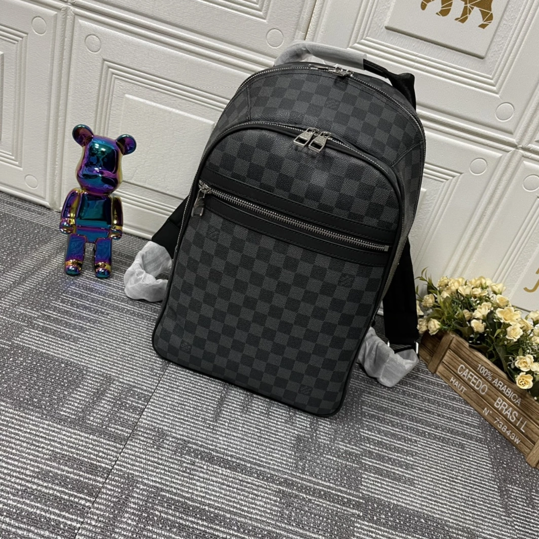 WellDesigned 2891 Louis Vuitton LV AAA Man Backpacks