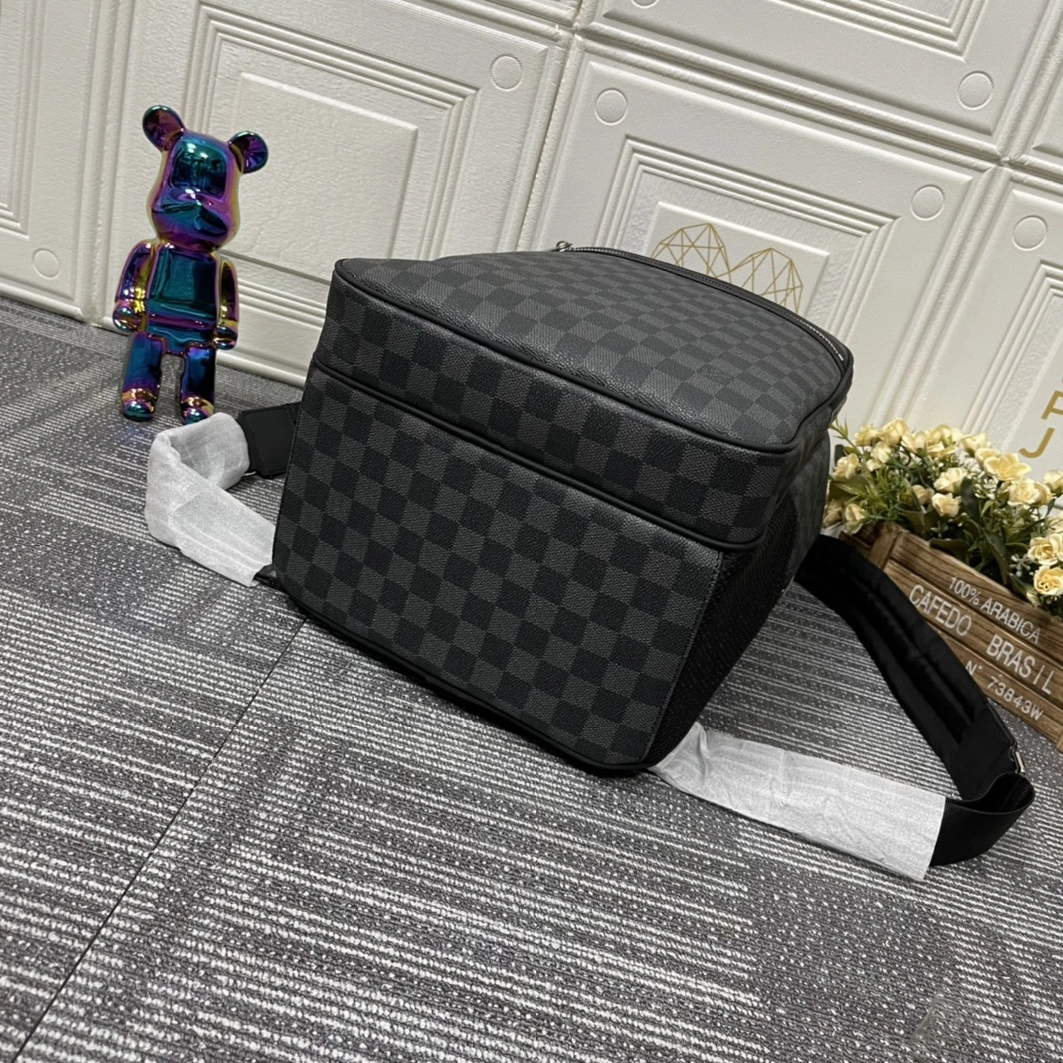 WellDesigned 2891 Louis Vuitton LV AAA Man Backpacks