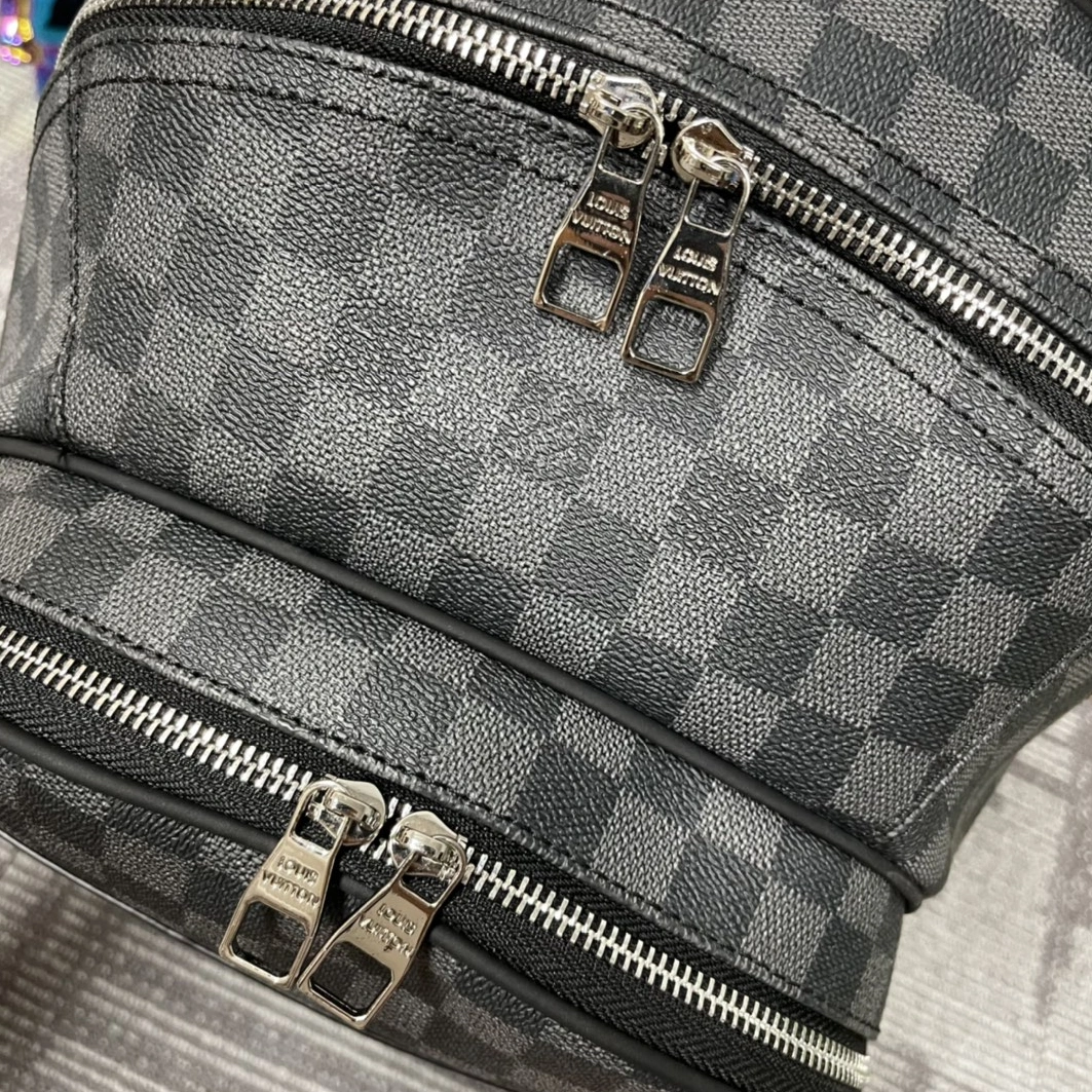 WellDesigned 2891 Louis Vuitton LV AAA Man Backpacks