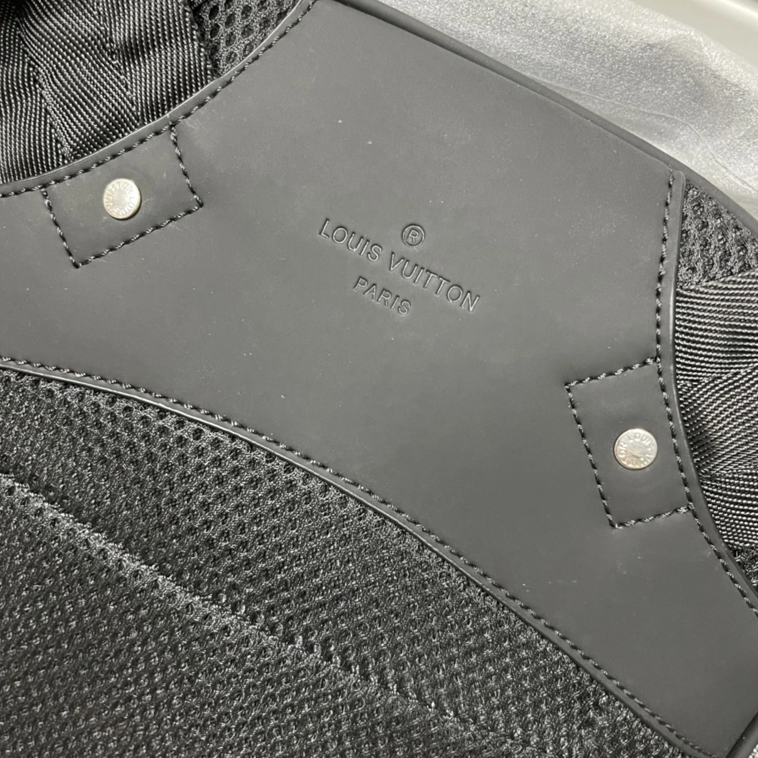 WellDesigned 2891 Louis Vuitton LV AAA Man Backpacks