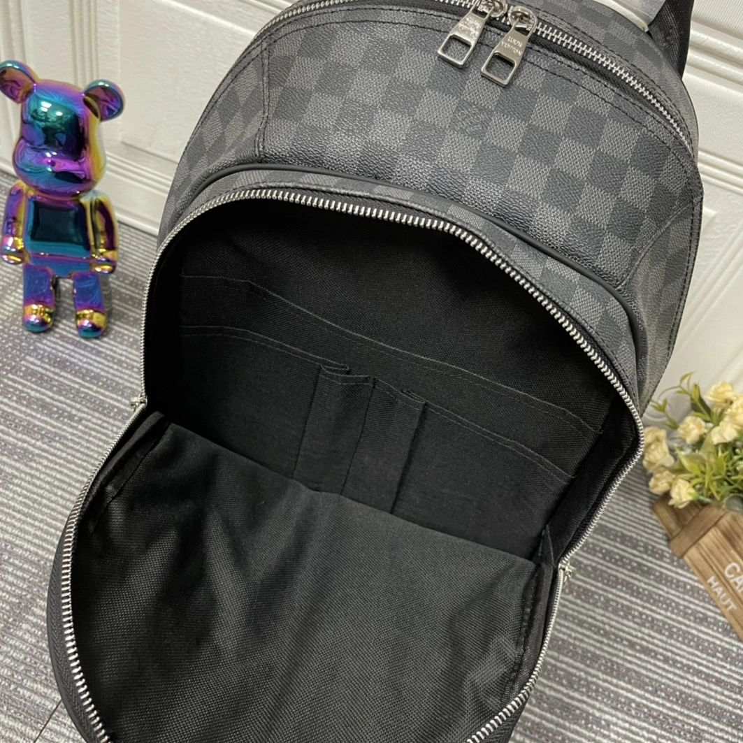 WellDesigned 2891 Louis Vuitton LV AAA Man Backpacks