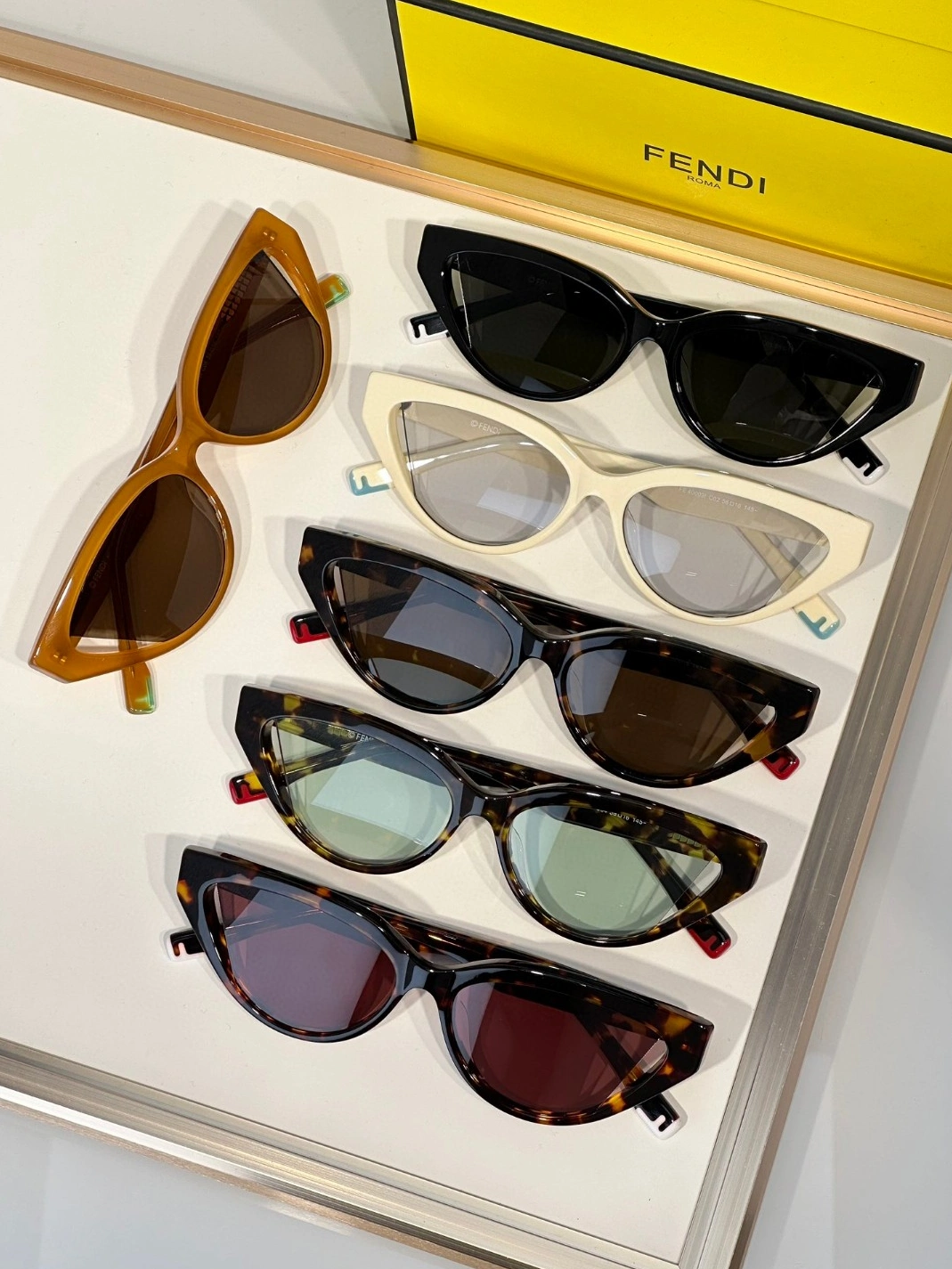WellDesigned 3253 Fendi AAA Quality Sunglasses