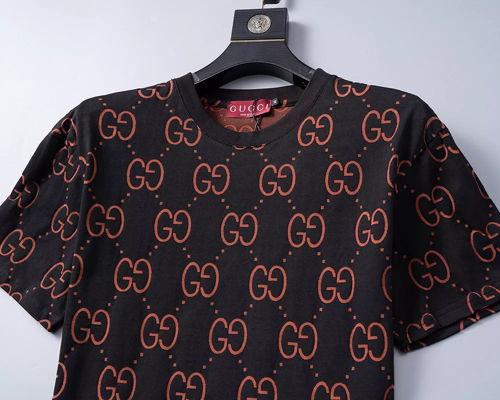 WellDesigned 3543 Gucci Tracksuits Short Sleeved For Men