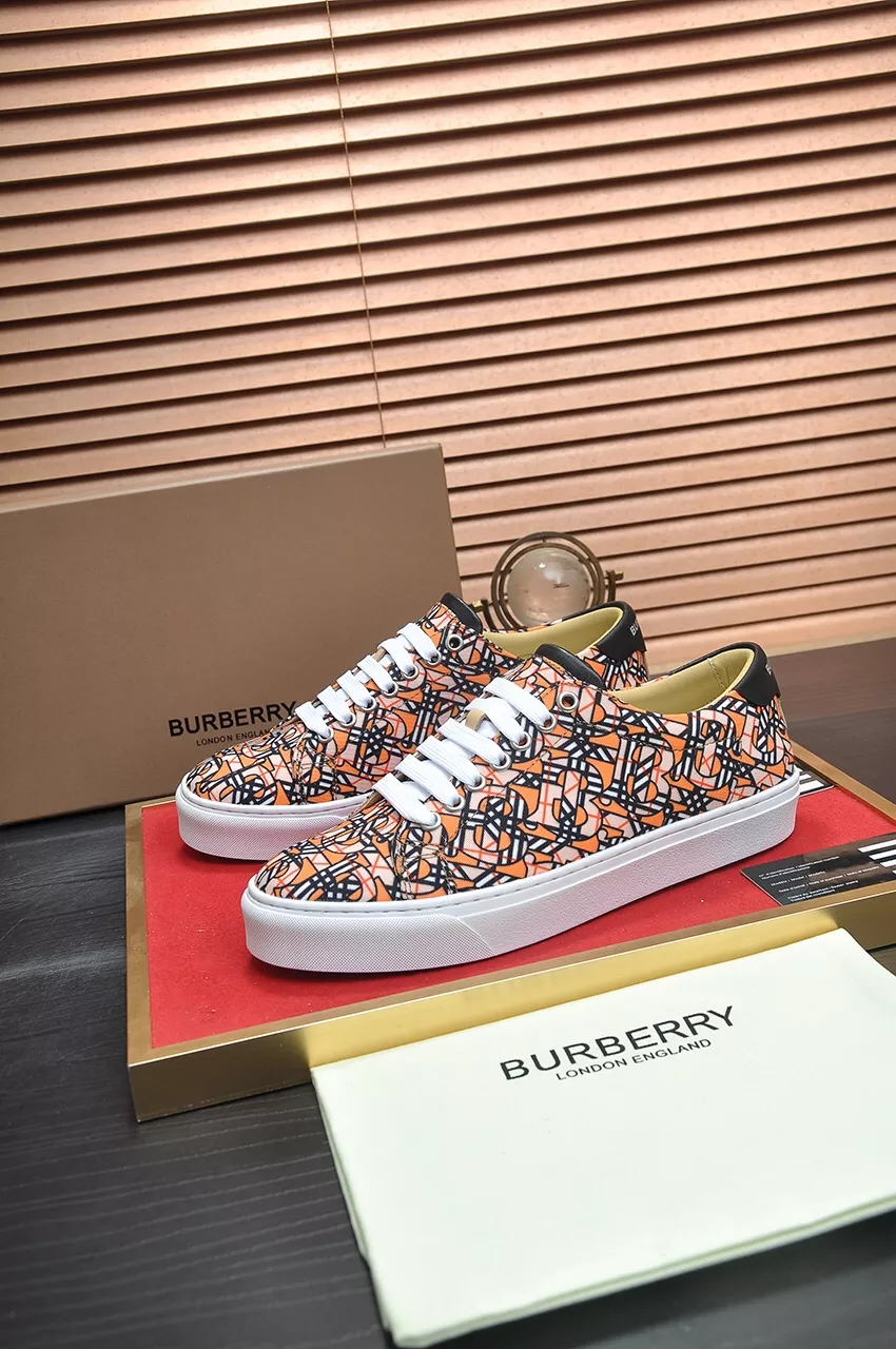 WellDesigned 3640 Burberry Casual Shoes For Men
