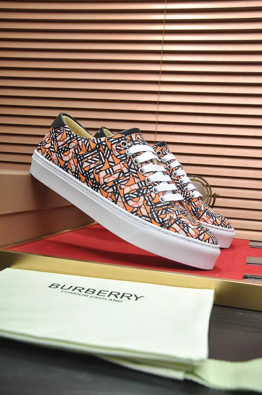 WellDesigned 3640 Burberry Casual Shoes For Men