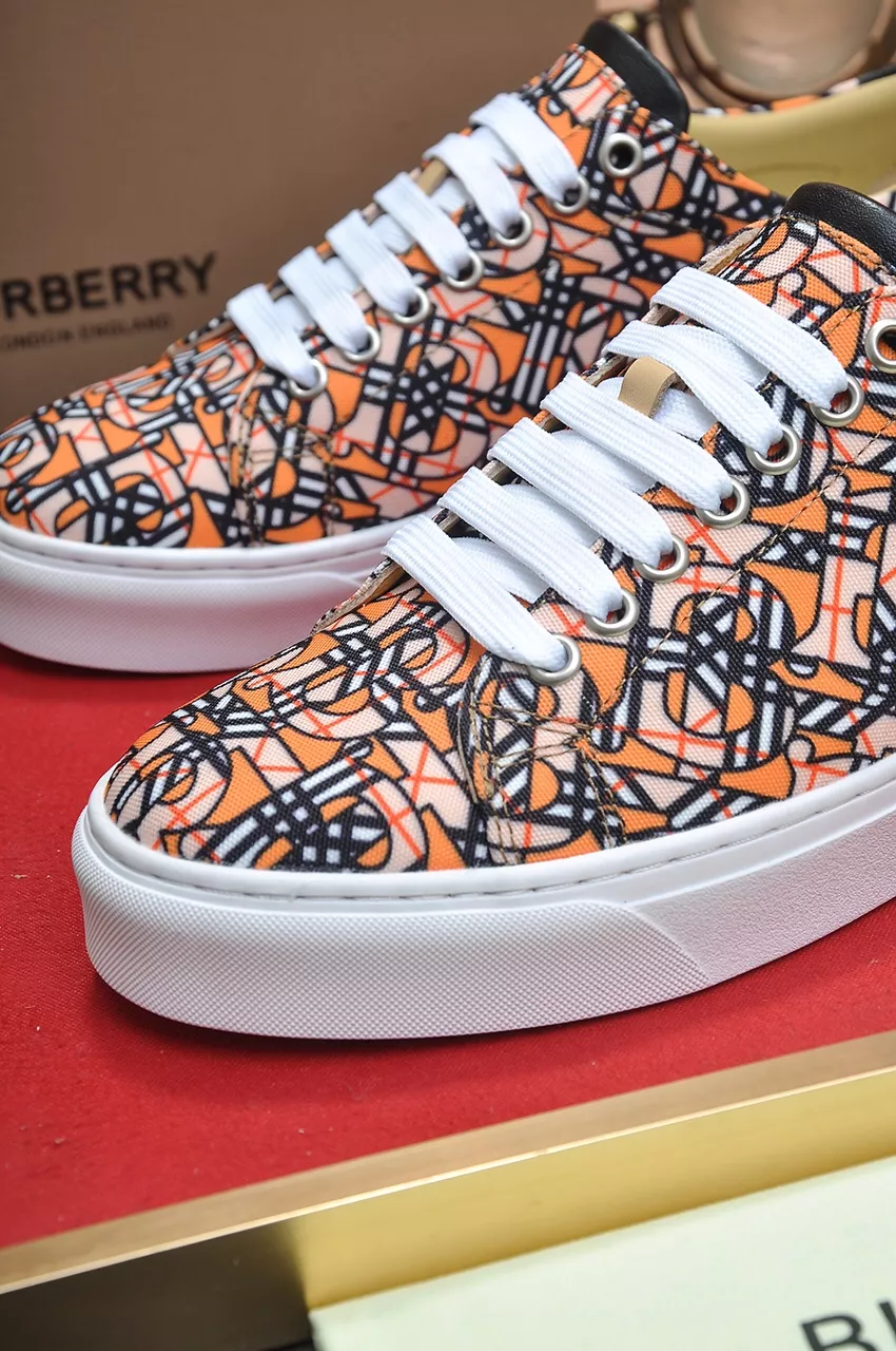 WellDesigned 3640 Burberry Casual Shoes For Men