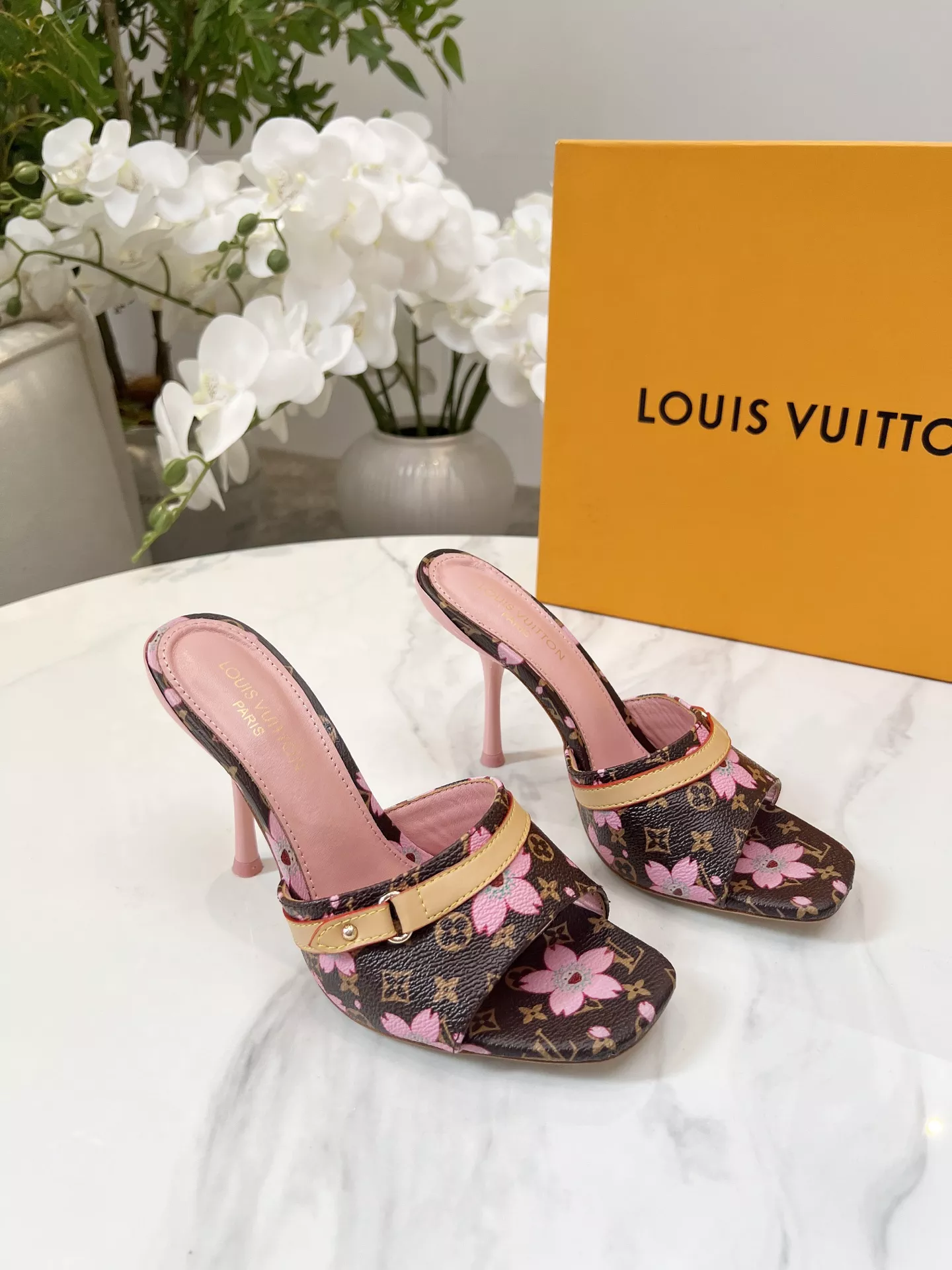 WellDesigned 3671 Louis Vuitton Slippers For Women