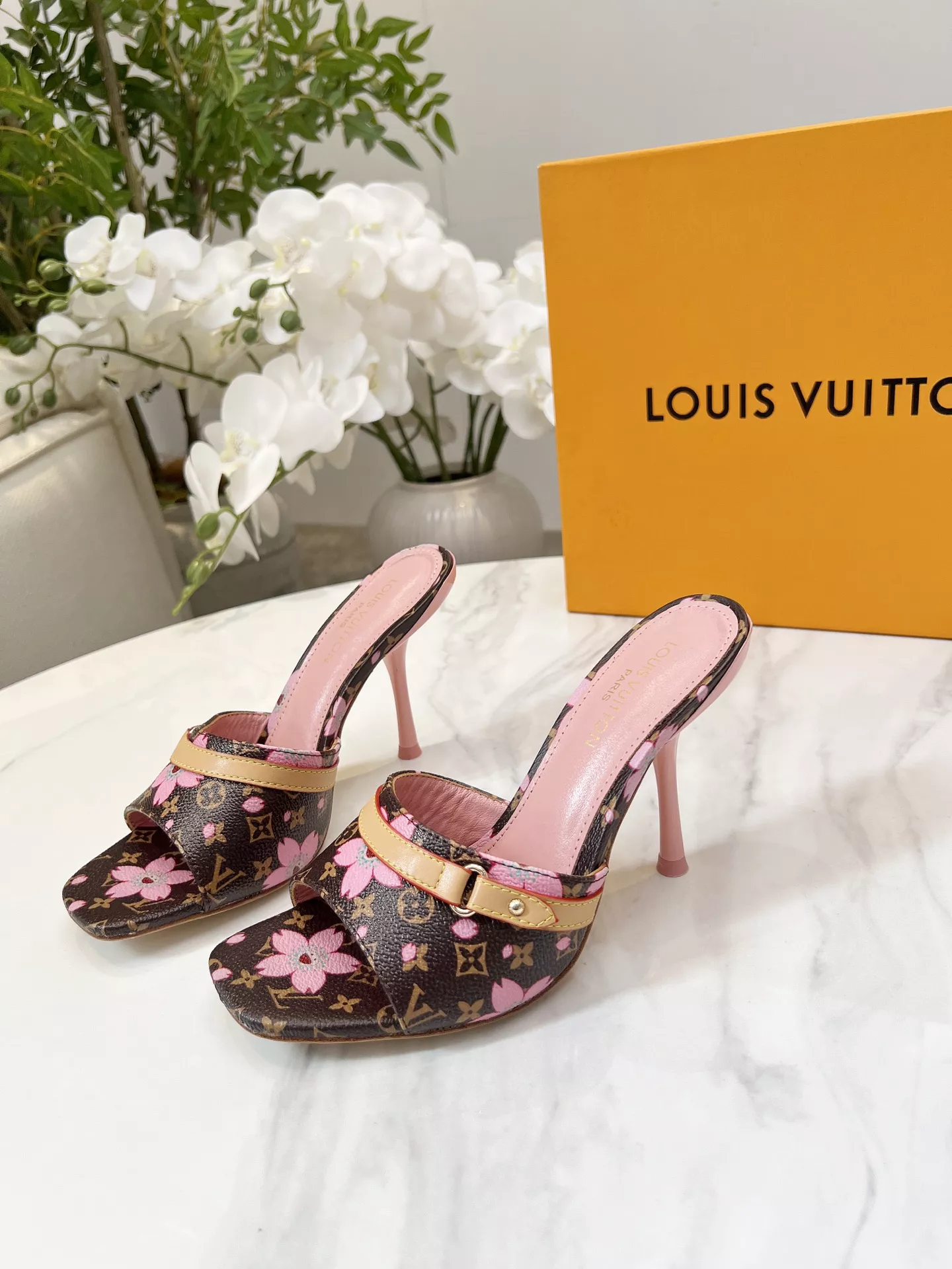 WellDesigned 3671 Louis Vuitton Slippers For Women