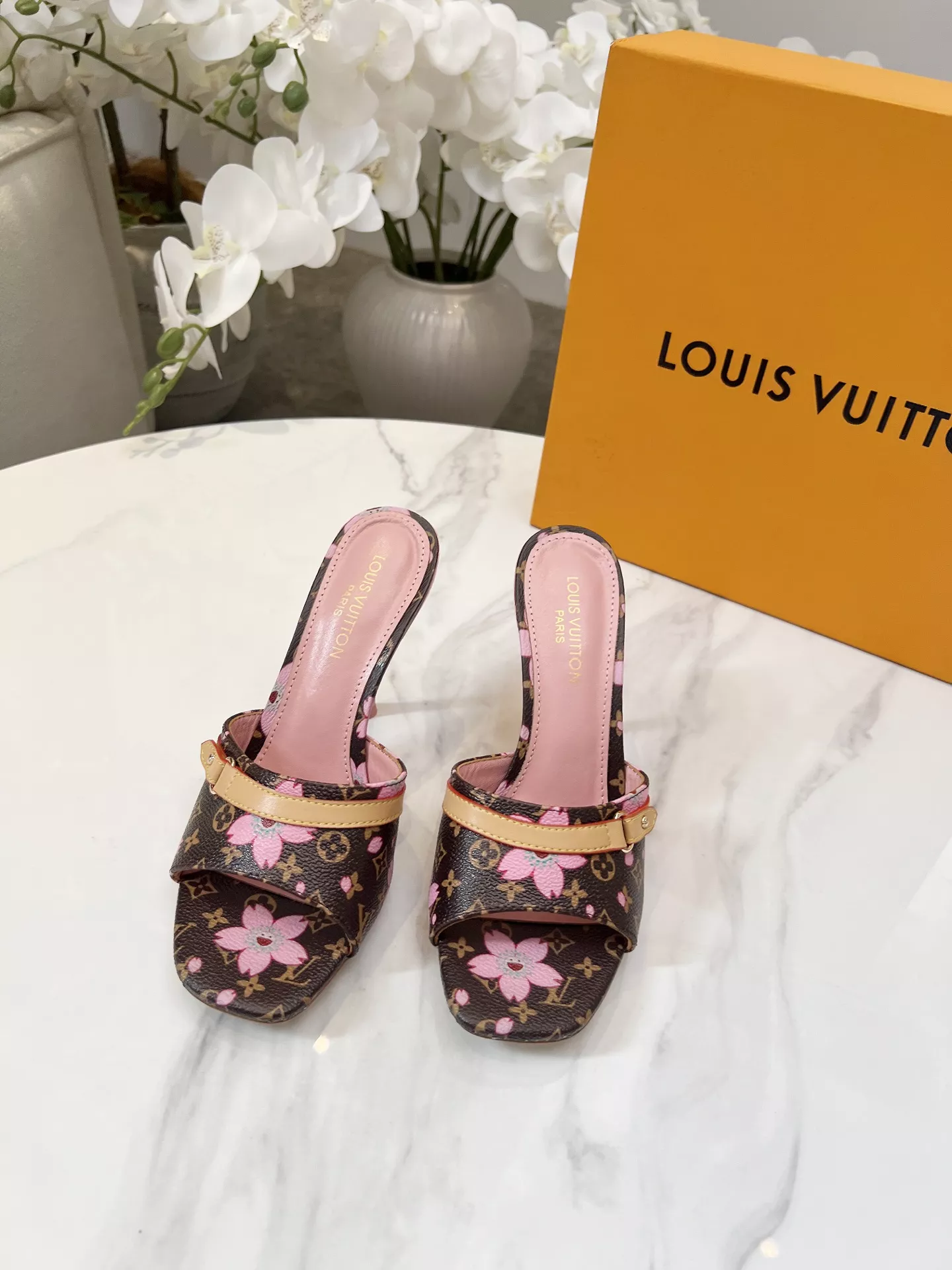 WellDesigned 3671 Louis Vuitton Slippers For Women