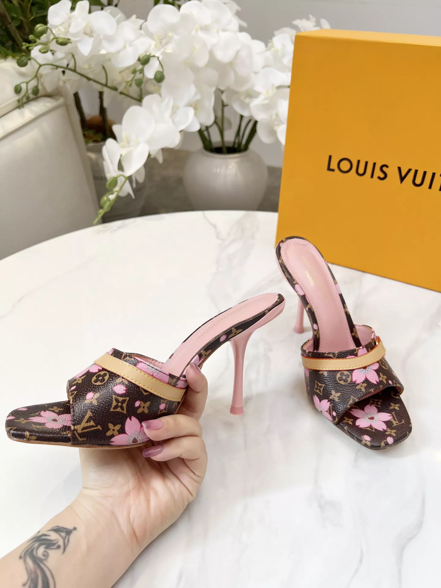 WellDesigned 3671 Louis Vuitton Slippers For Women
