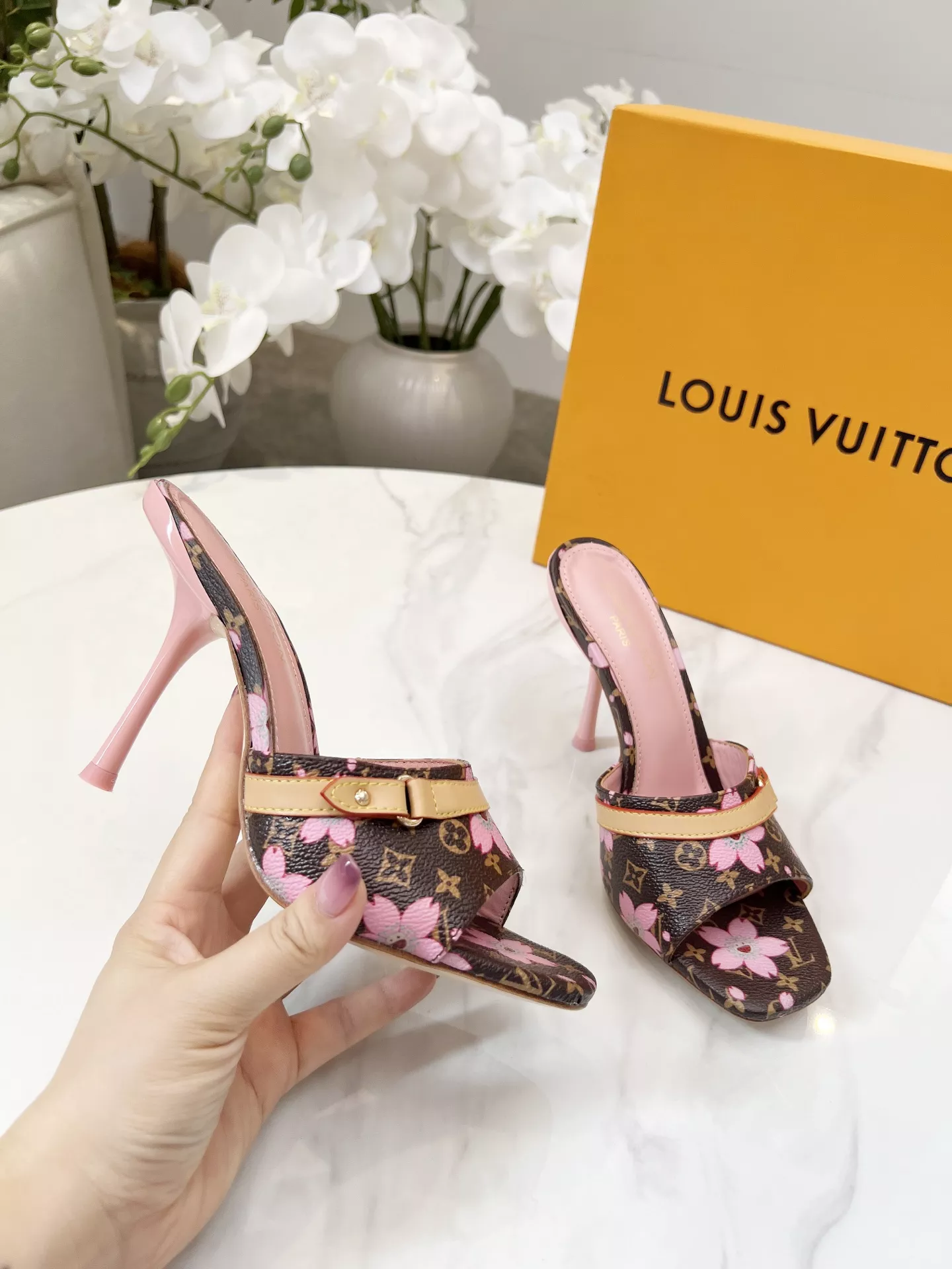 WellDesigned 3671 Louis Vuitton Slippers For Women