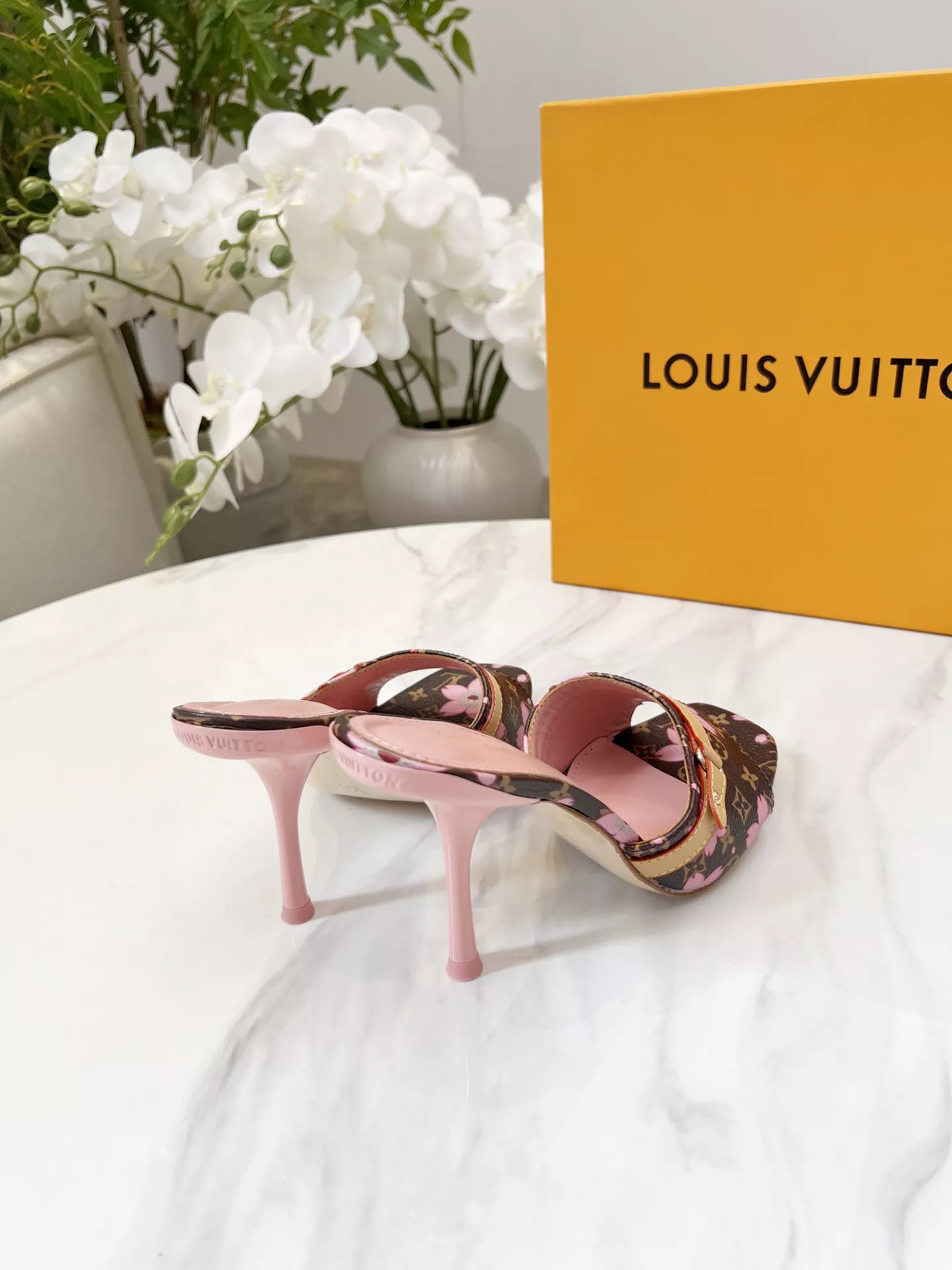 WellDesigned 3671 Louis Vuitton Slippers For Women