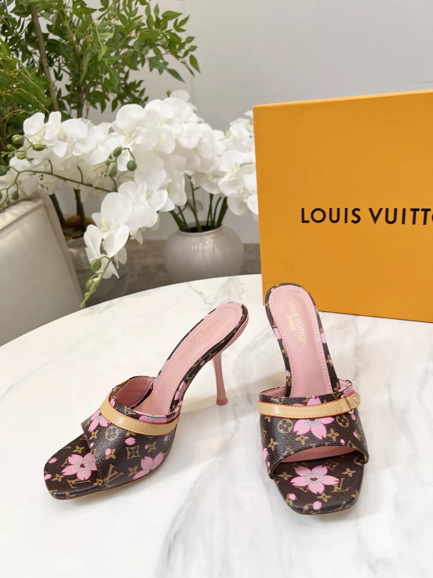 WellDesigned 3671 Louis Vuitton Slippers For Women