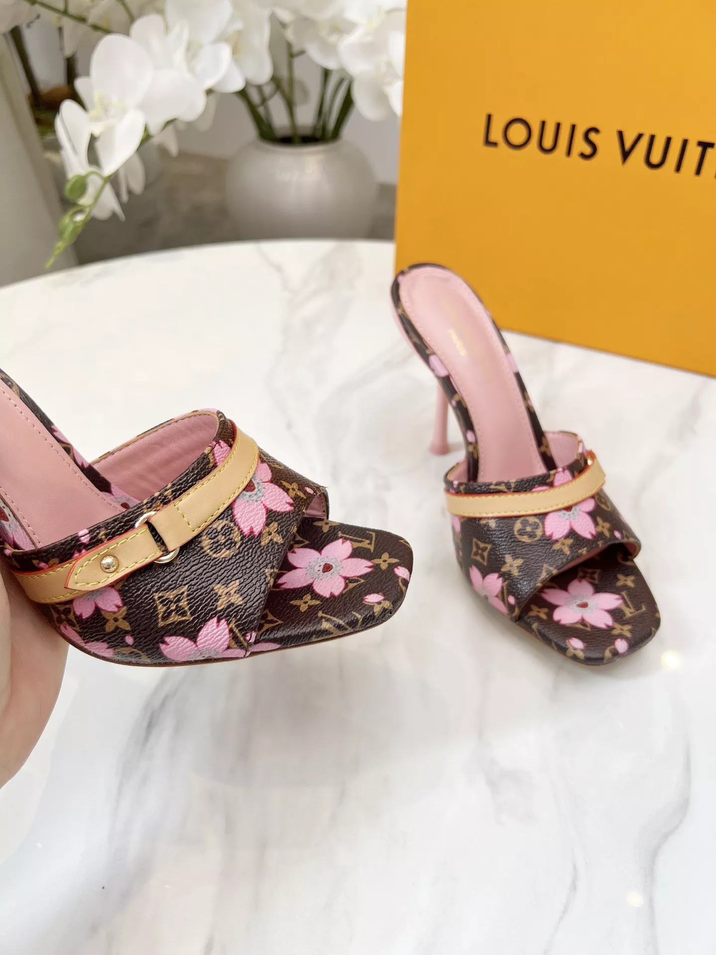 WellDesigned 3671 Louis Vuitton Slippers For Women