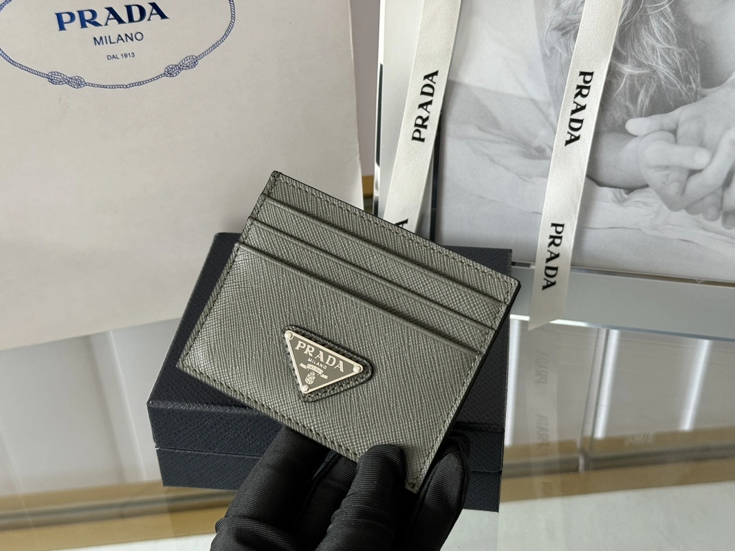 WellDesigned 4144 Prada Card Case