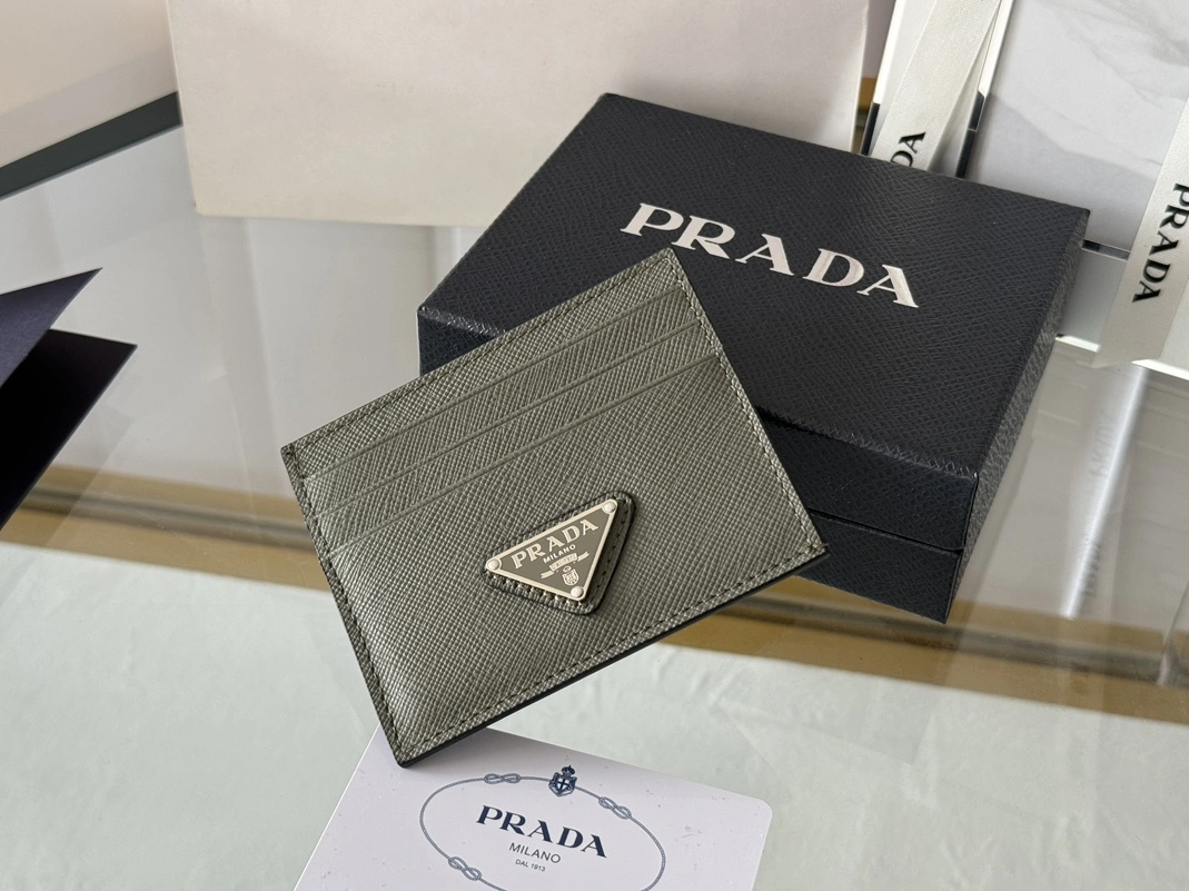 WellDesigned 4144 Prada Card Case