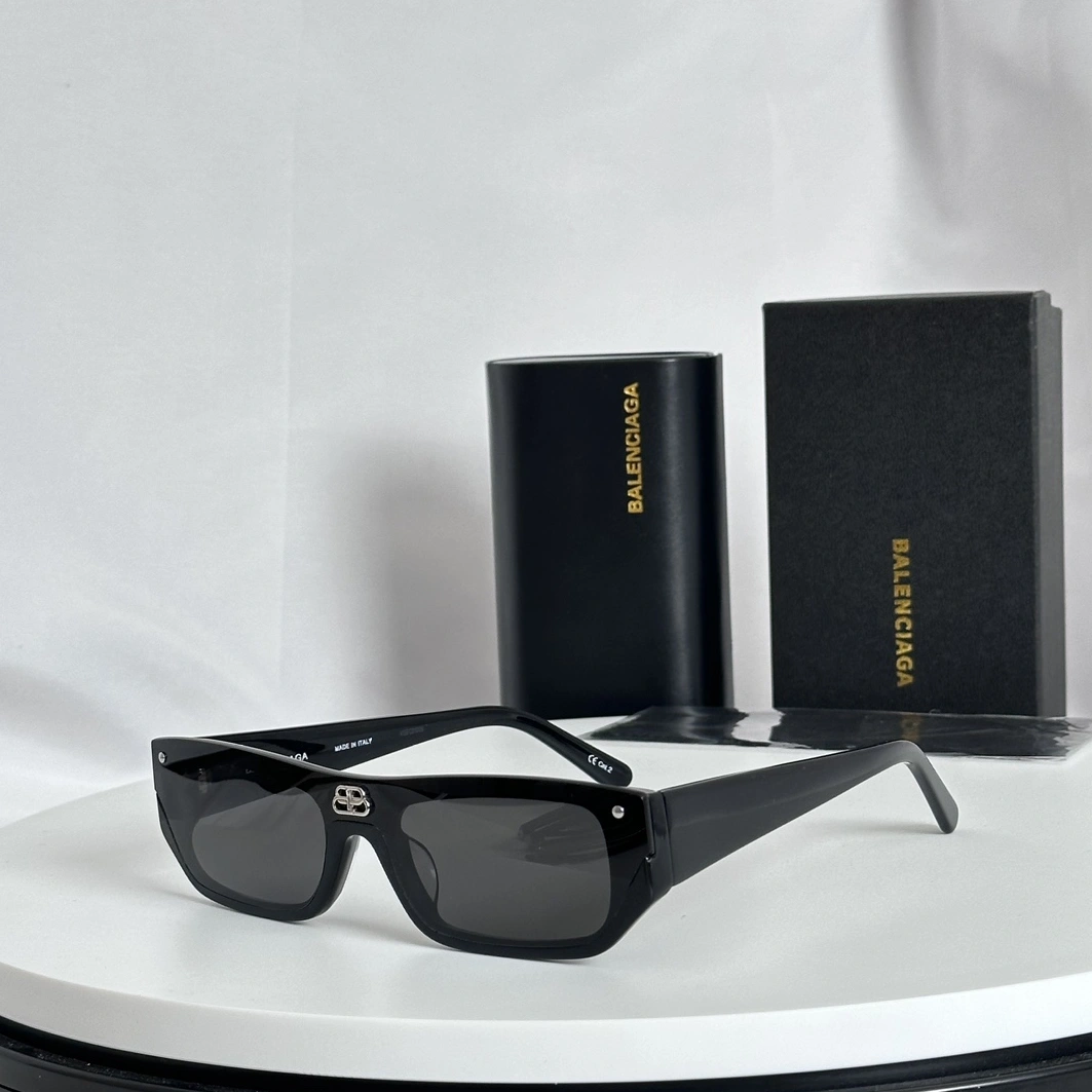 WellDesigned 4262 Balenciaga AAA Quality Sunglasses