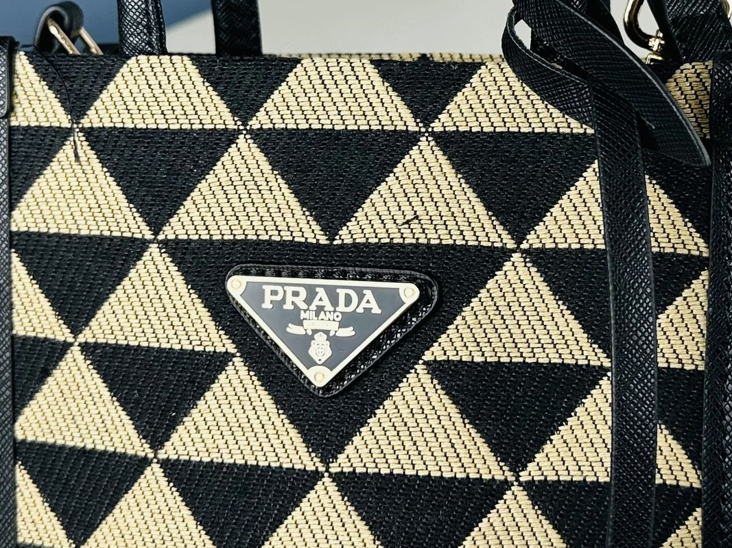WellDesigned 4308 Prada AAA Quality Handbags For Women