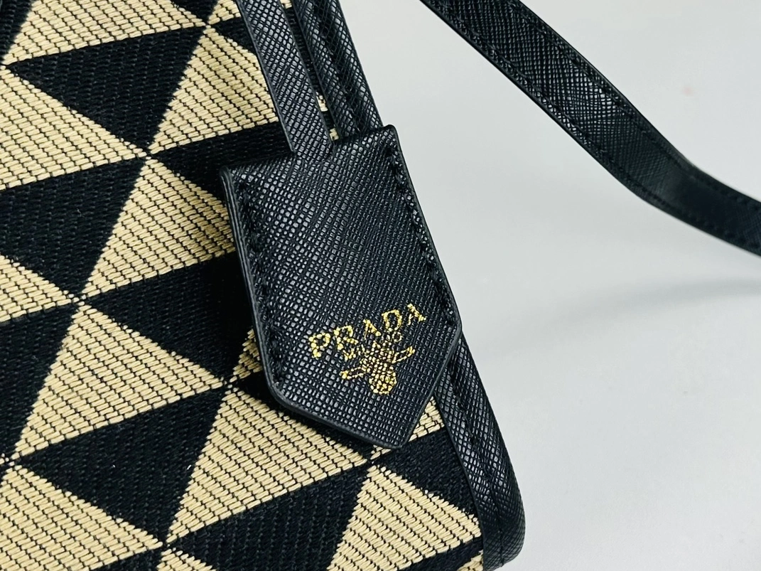WellDesigned 4308 Prada AAA Quality Handbags For Women