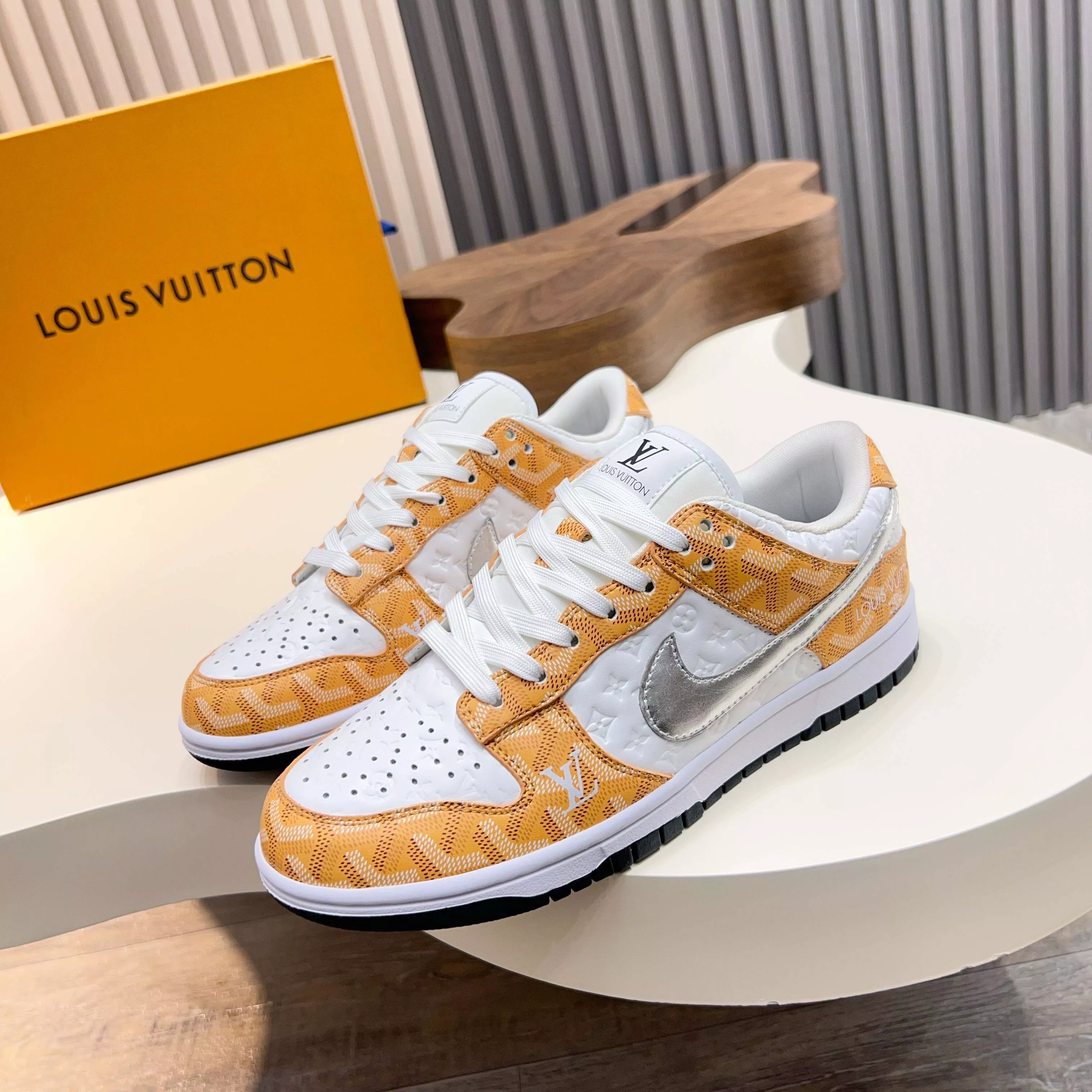 WellDesigned 4456 Louis Vuitton Casual Shoes For Men
