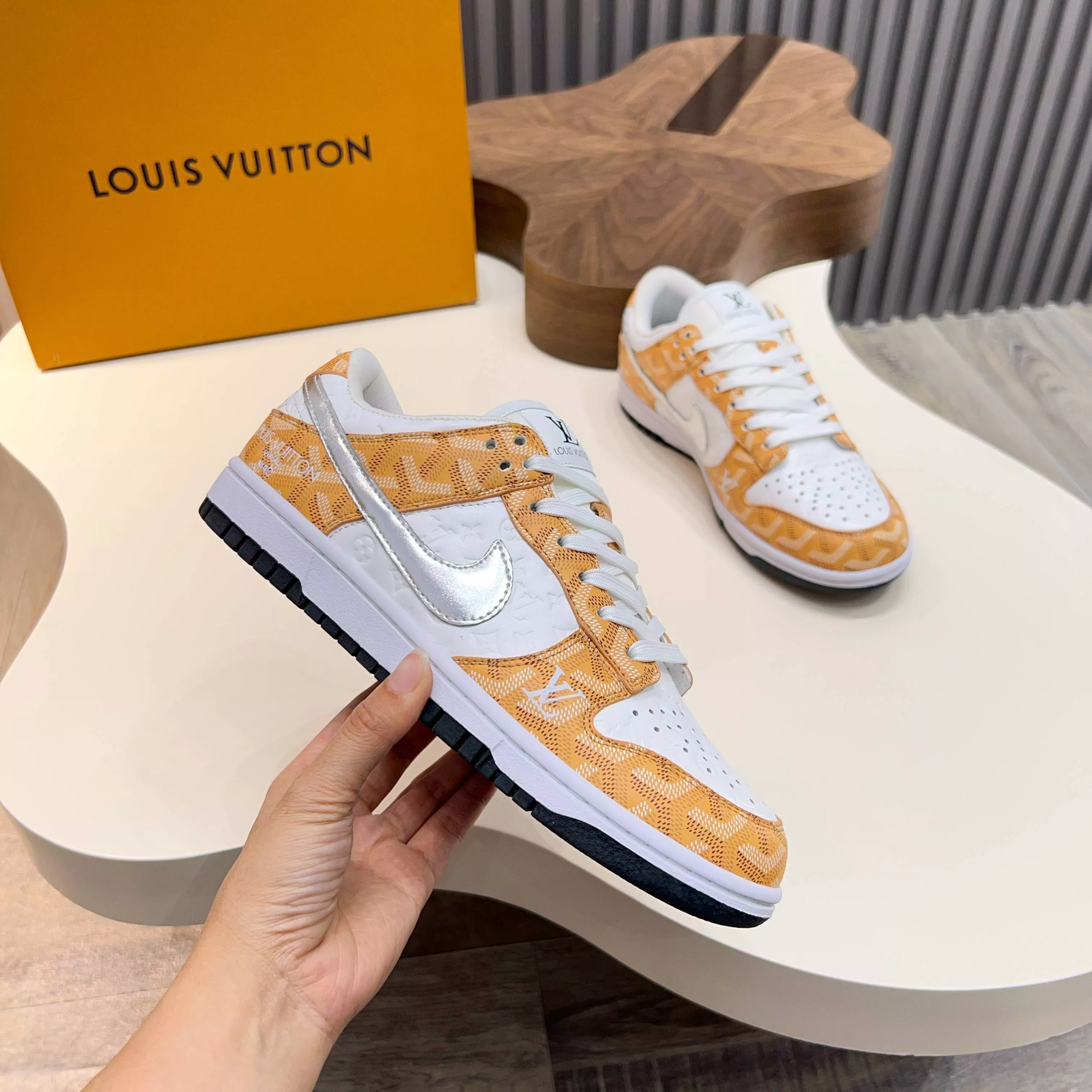 WellDesigned 4456 Louis Vuitton Casual Shoes For Men