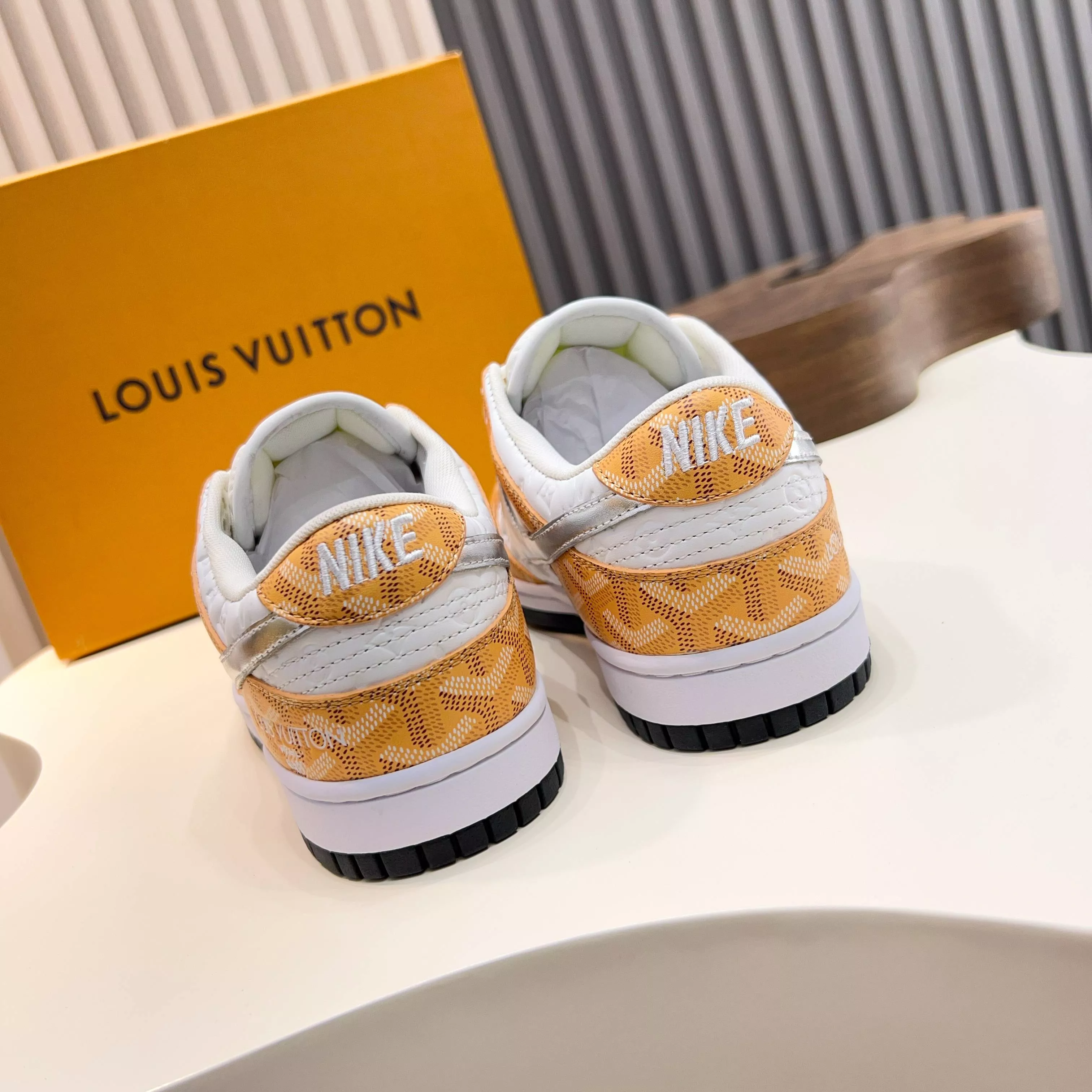 WellDesigned 4456 Louis Vuitton Casual Shoes For Men