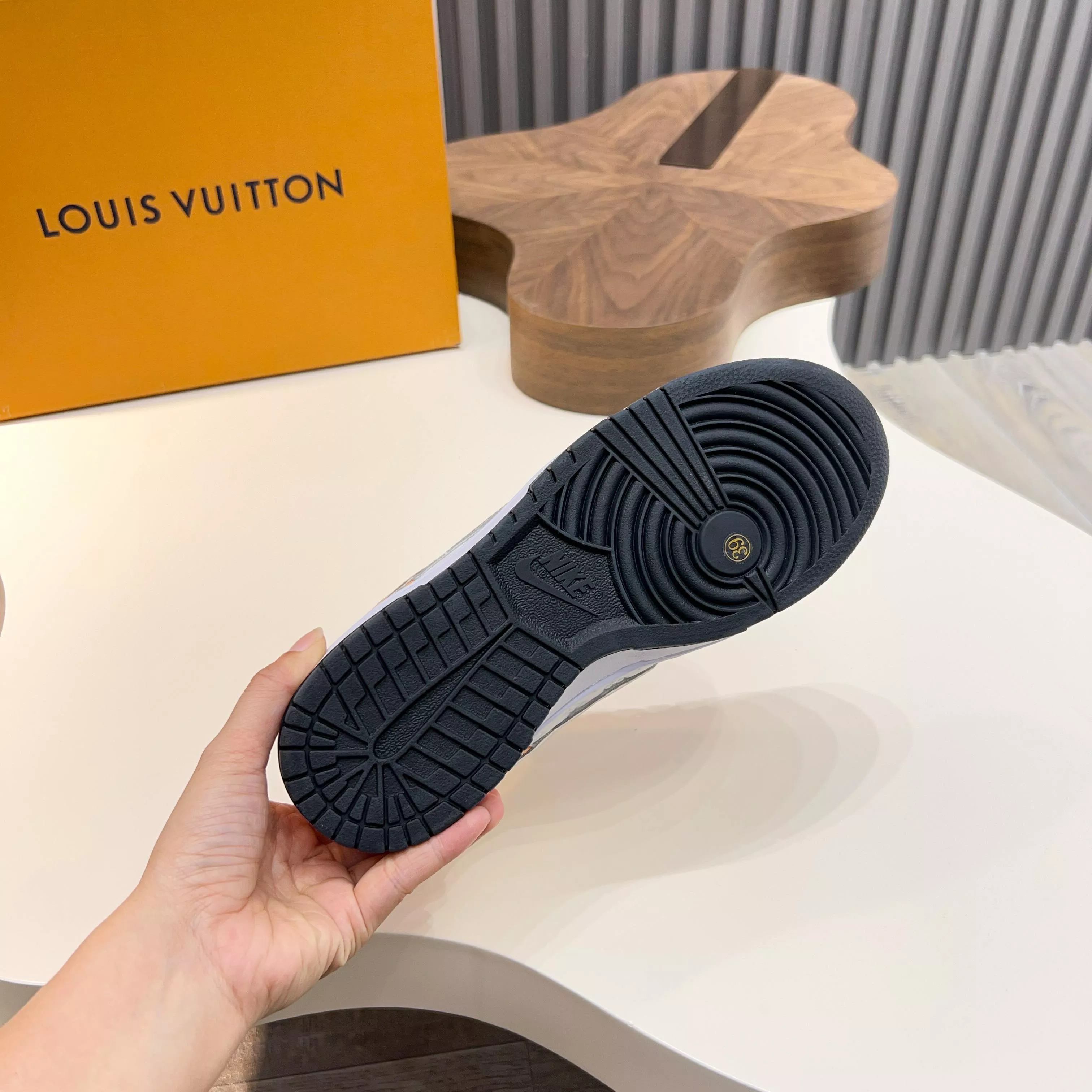 WellDesigned 4456 Louis Vuitton Casual Shoes For Men