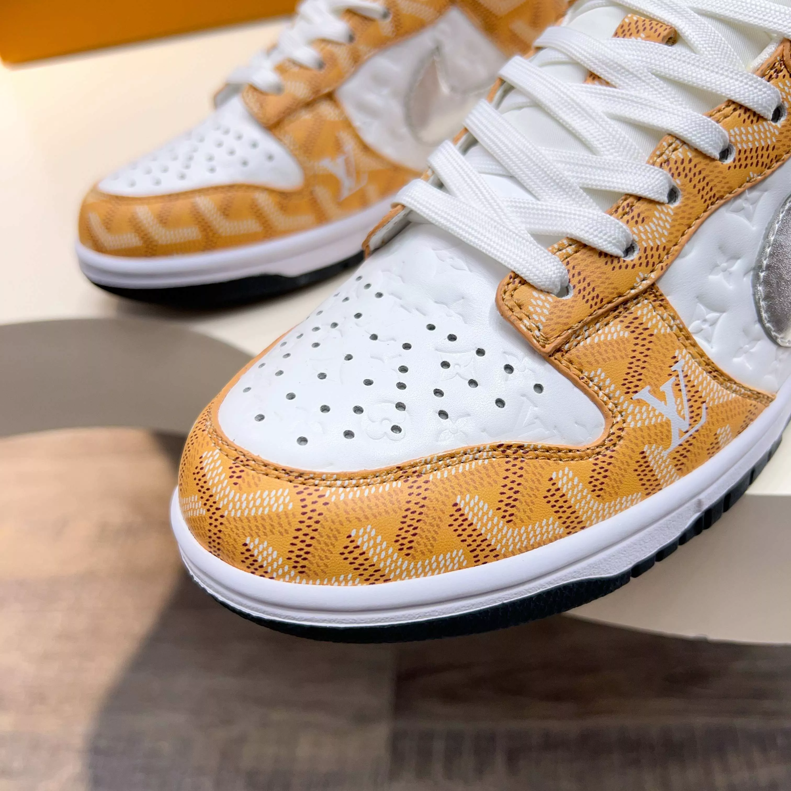 WellDesigned 4456 Louis Vuitton Casual Shoes For Men