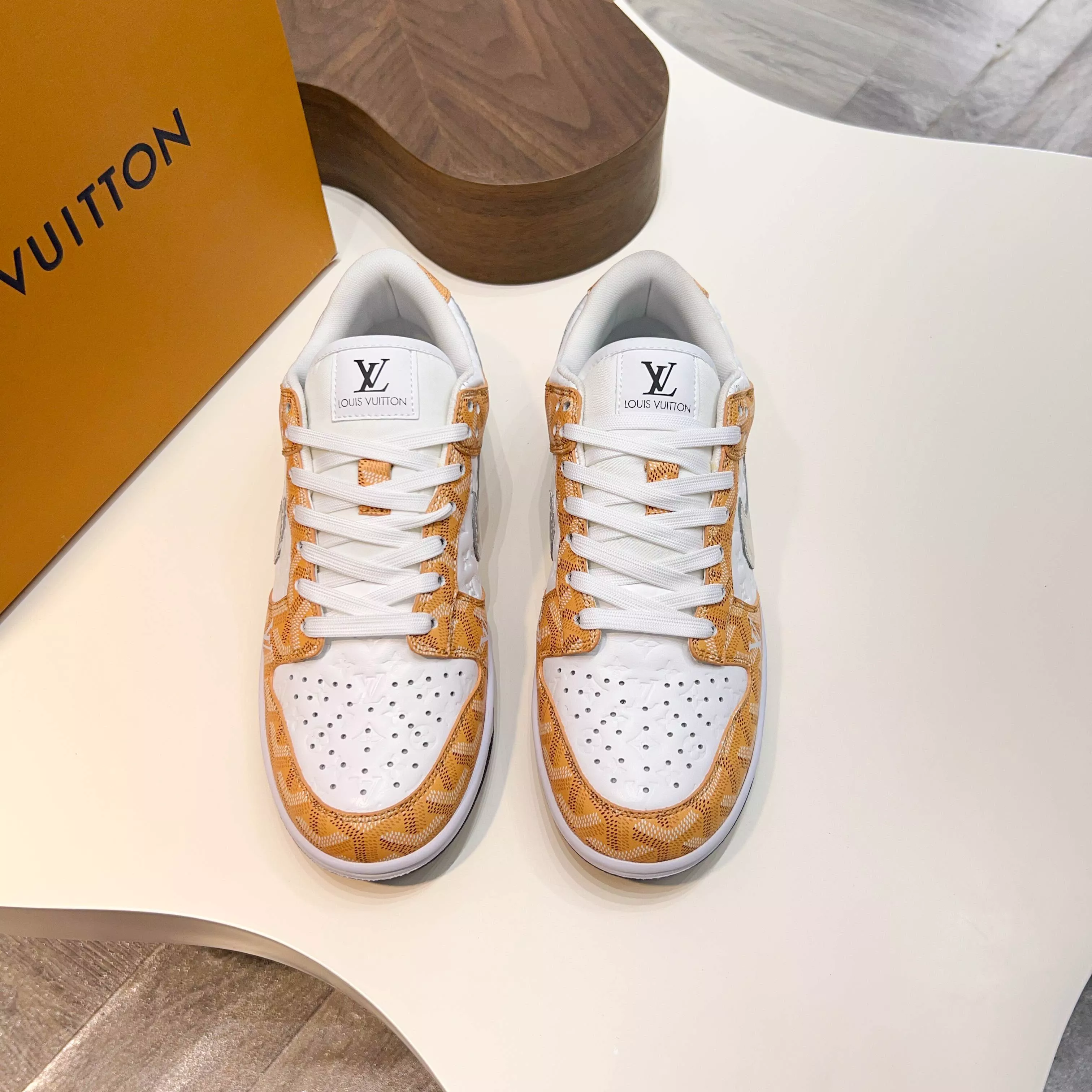 WellDesigned 4456 Louis Vuitton Casual Shoes For Men