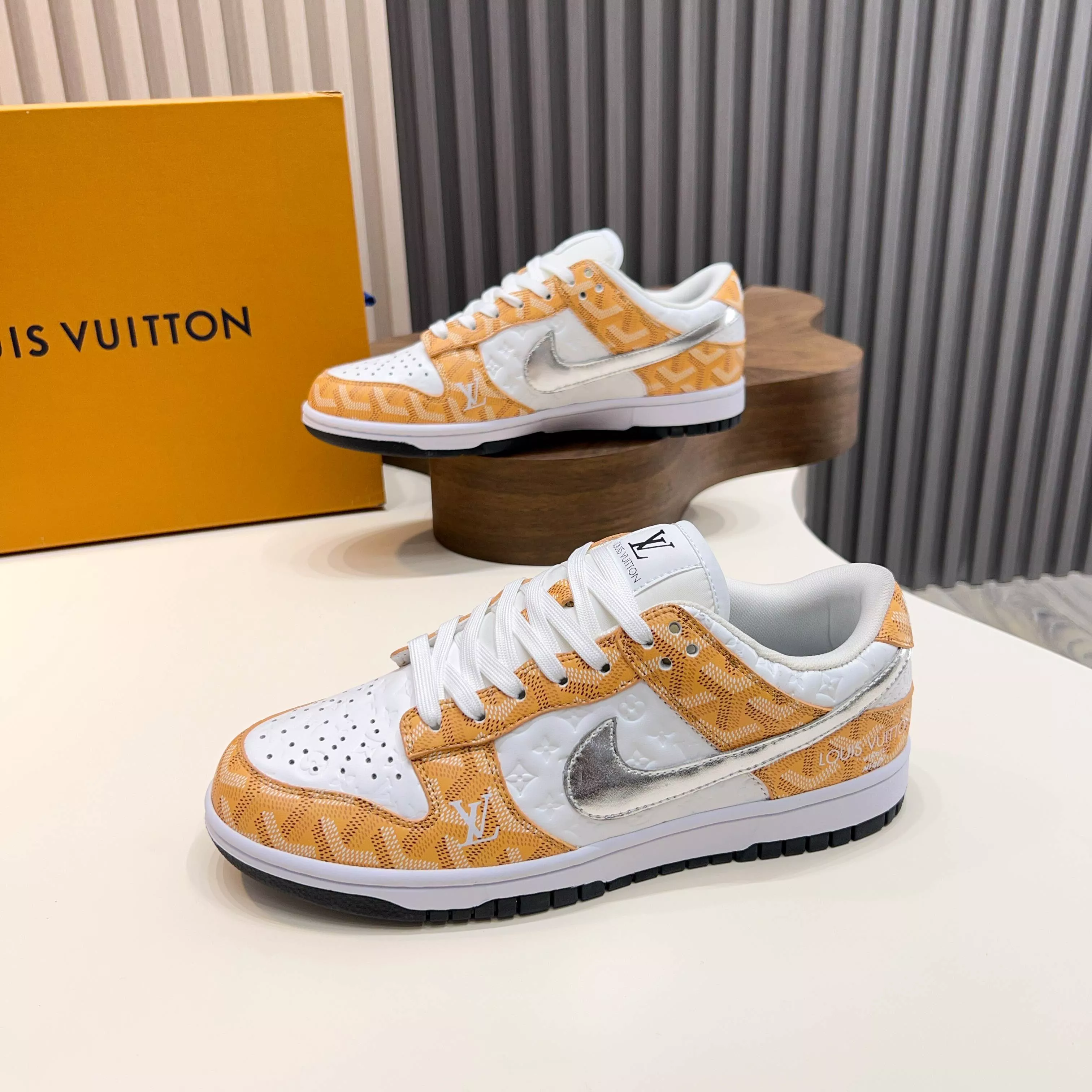 WellDesigned 4456 Louis Vuitton Casual Shoes For Men