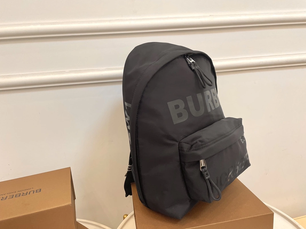 WellDesigned 4525 Burberry AAA Man Backpacks