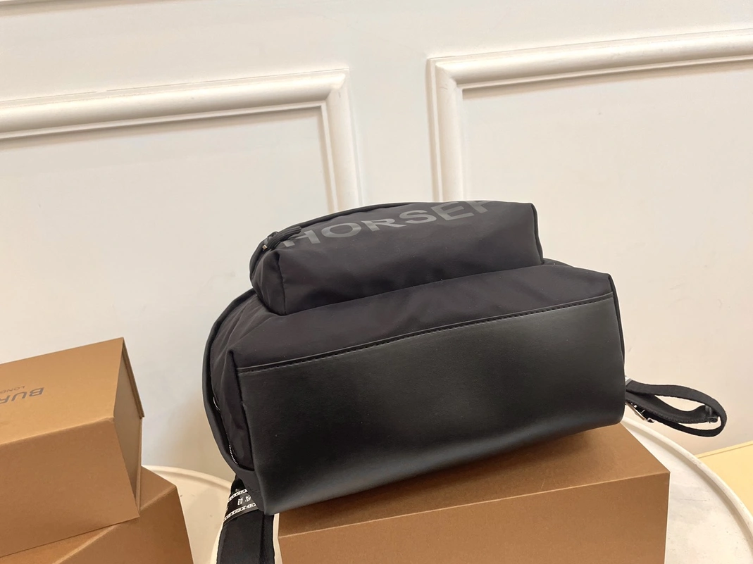 WellDesigned 4525 Burberry AAA Man Backpacks