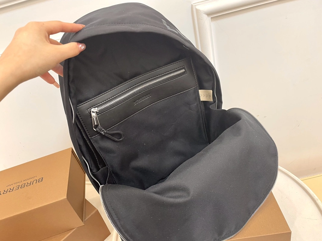WellDesigned 4525 Burberry AAA Man Backpacks