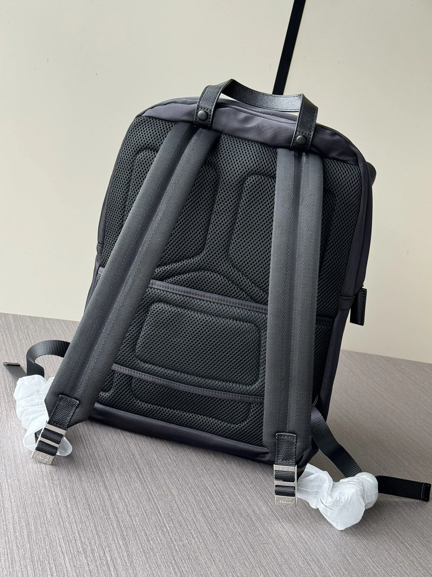 WellDesigned 4571 Prada AAA Man Backpacks