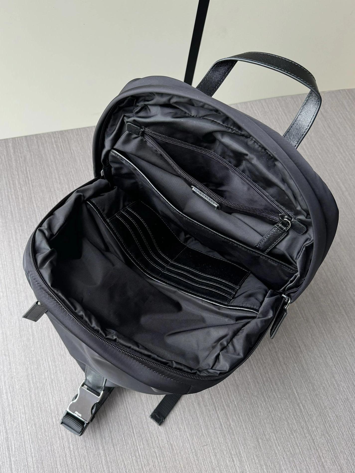 WellDesigned 4571 Prada AAA Man Backpacks
