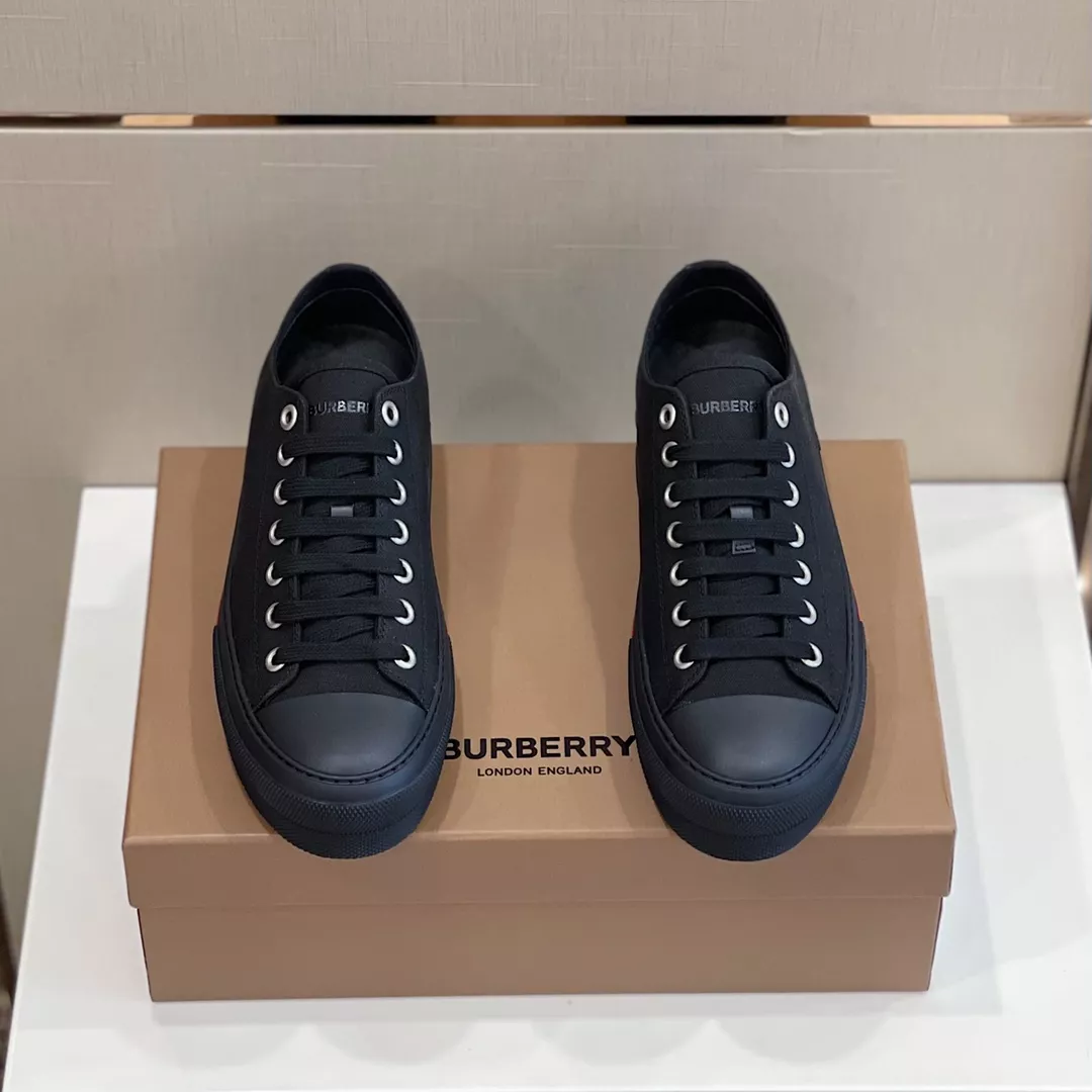 WellDesigned 4665 Burberry Casual Shoes For Men