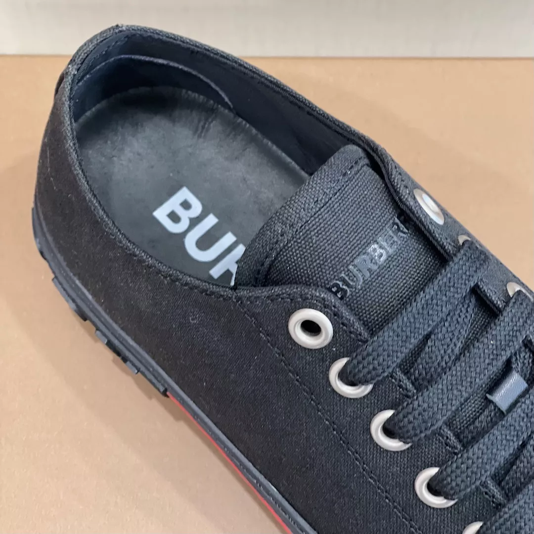 WellDesigned 4665 Burberry Casual Shoes For Men