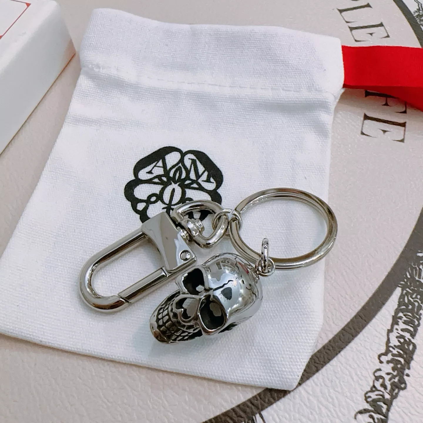WellDesigned 4687 Alexander McQueen Key Holder And Bag Buckle