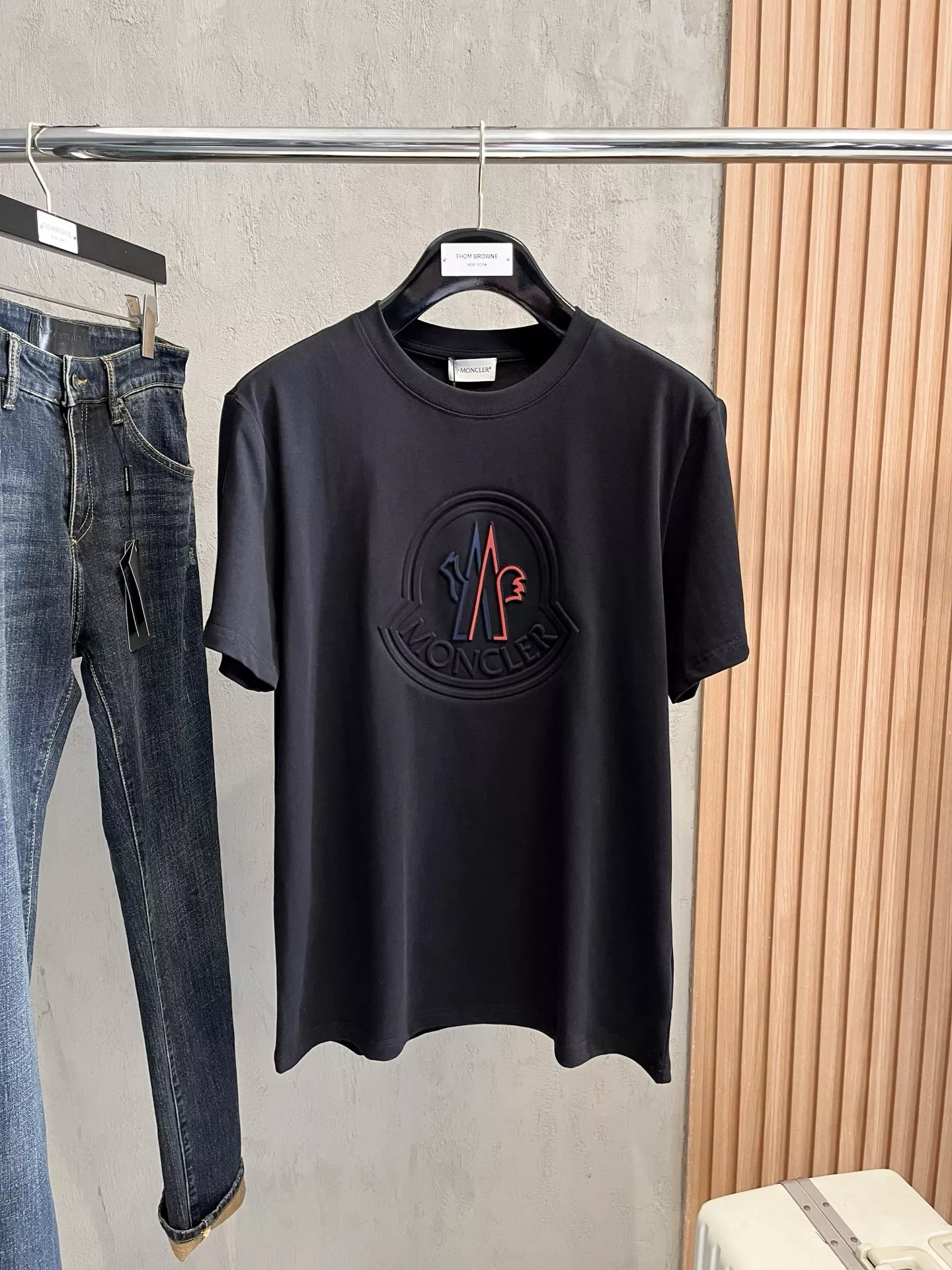 WellDesigned 4709 Moncler T-Shirts Short Sleeved For Unisex