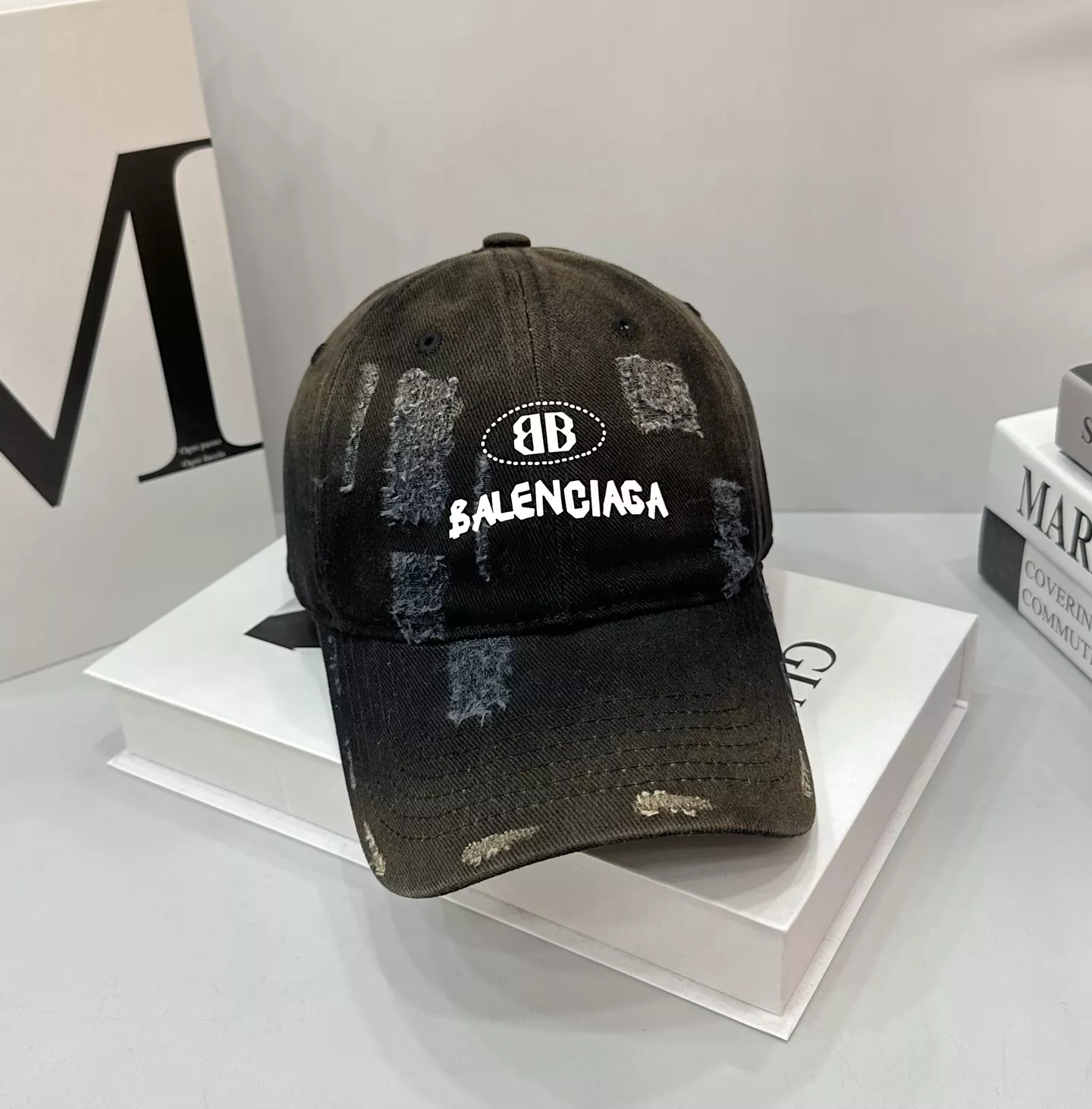 WellDesigned 4722 Balenciaga Caps
